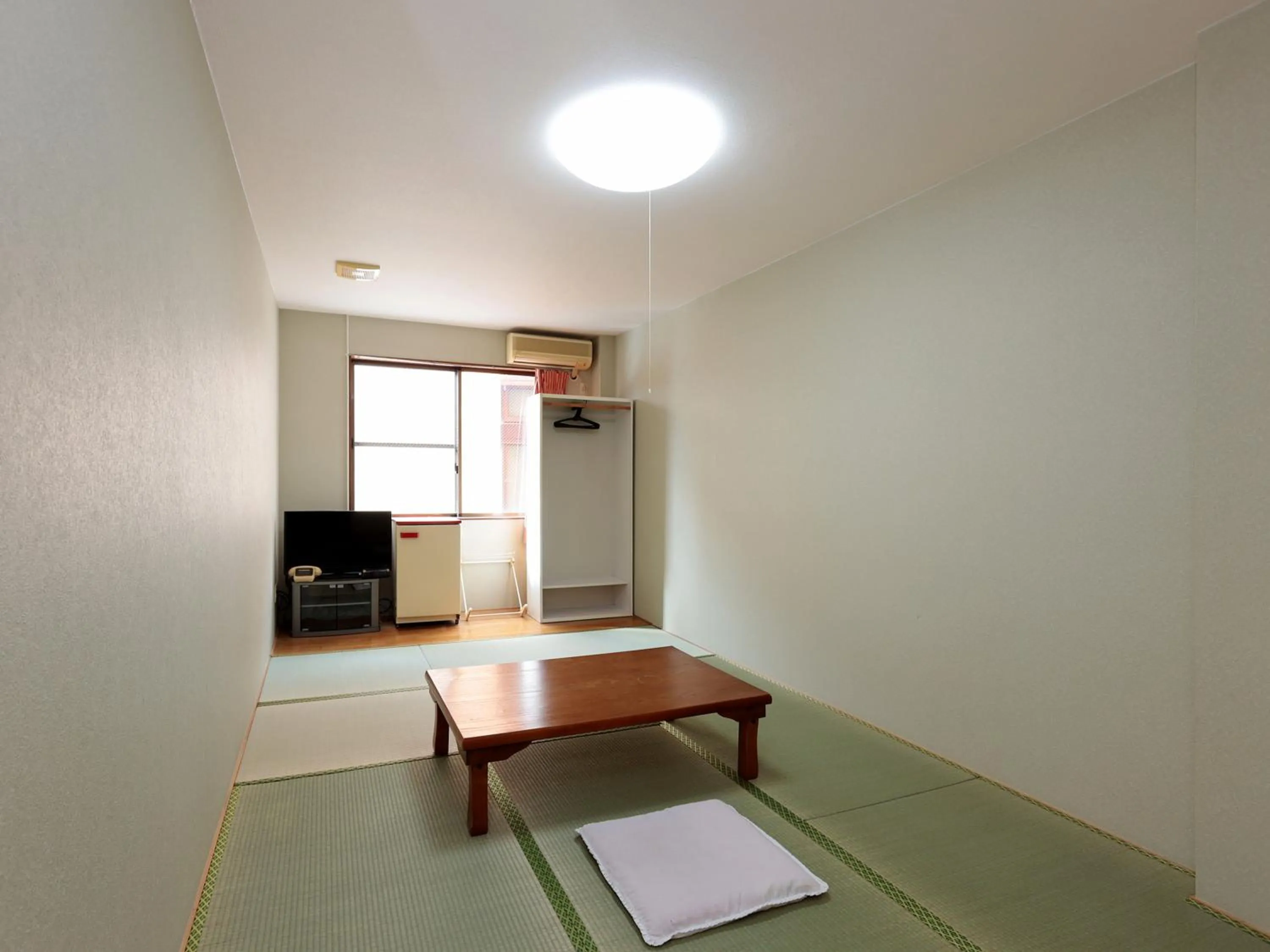 Photo of the whole room in Tabist Izumi Yusen Shukuhaku Center