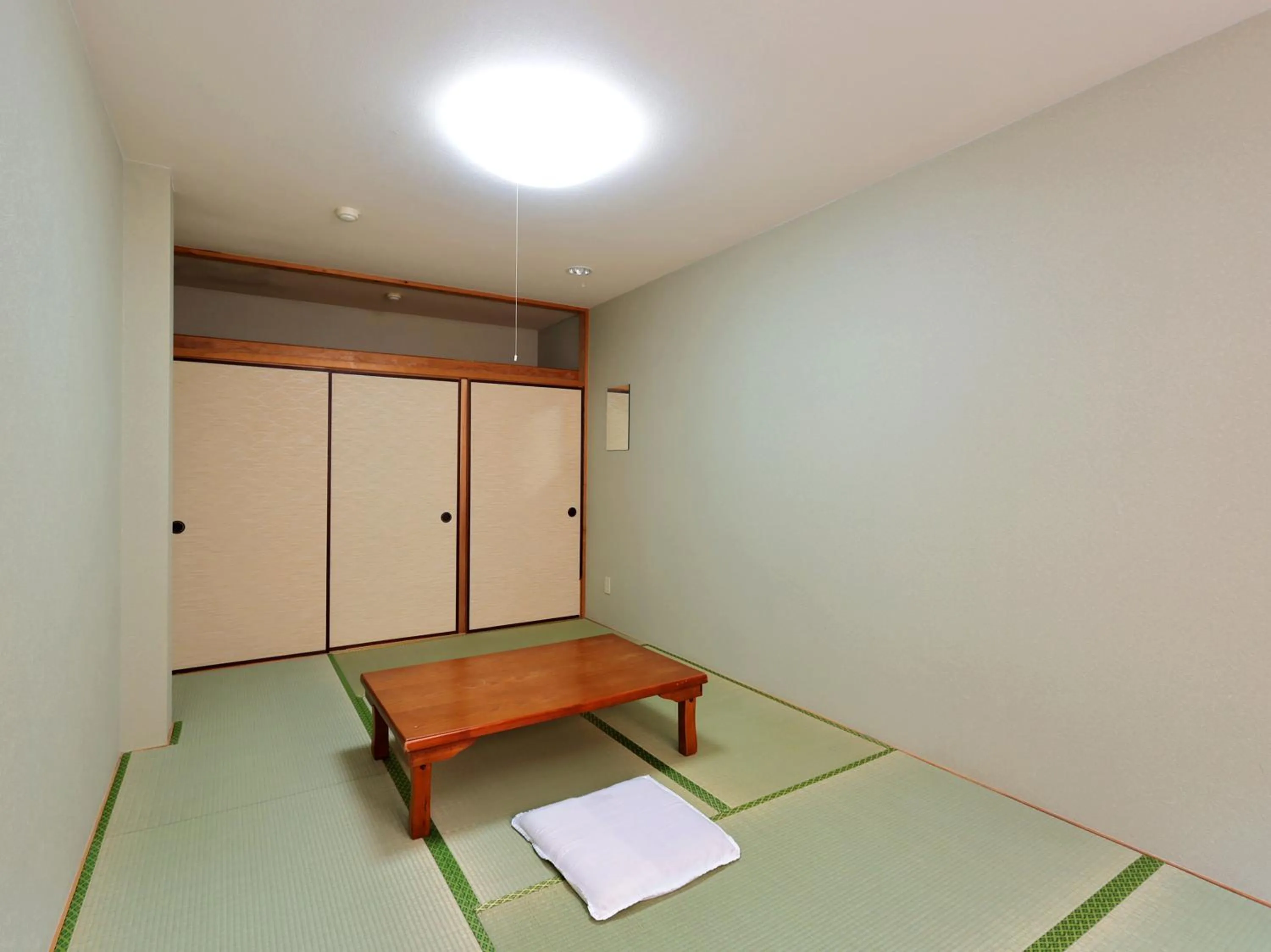 Photo of the whole room in Tabist Izumi Yusen Shukuhaku Center