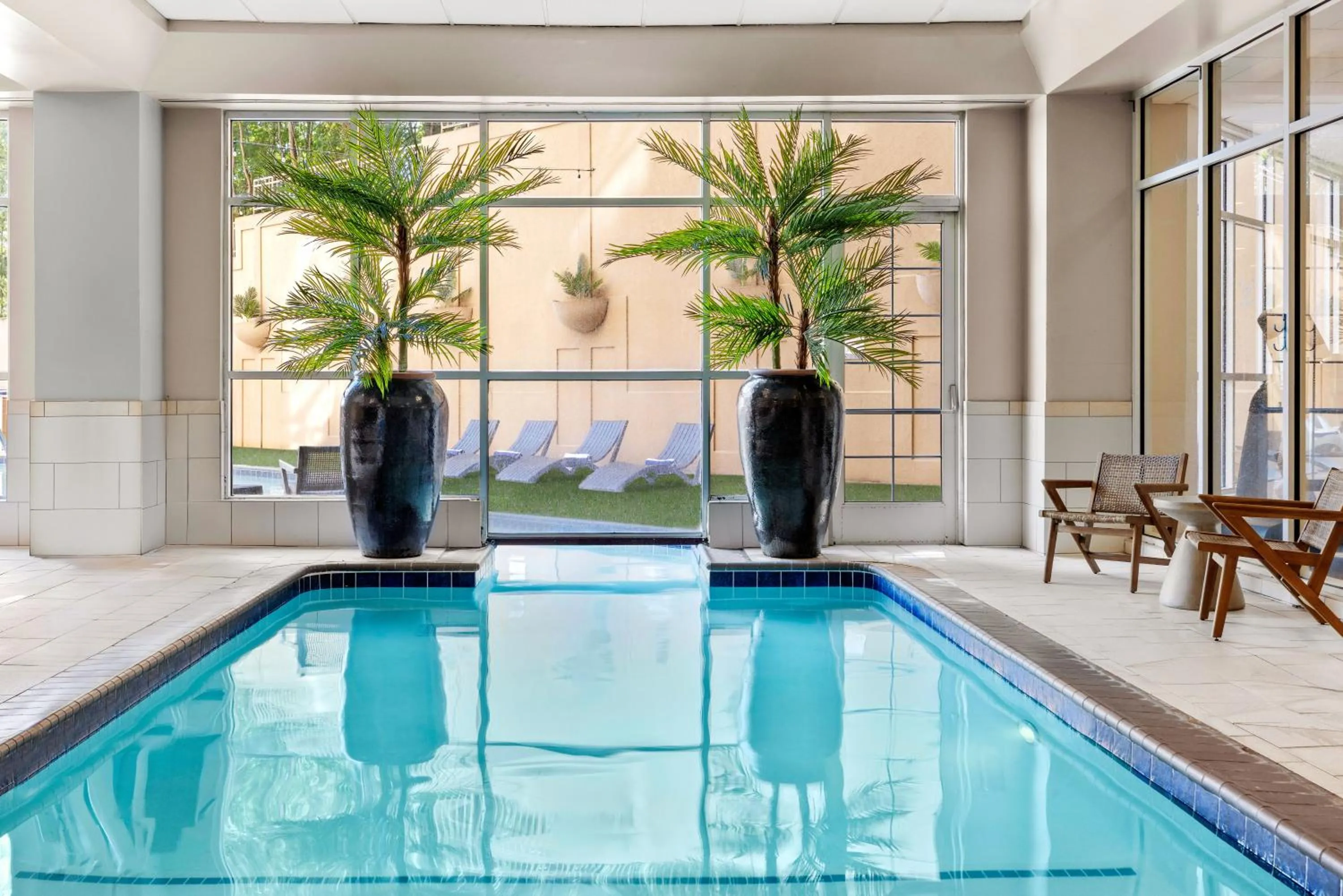 Swimming pool in Sheraton Suites Galleria Atlanta