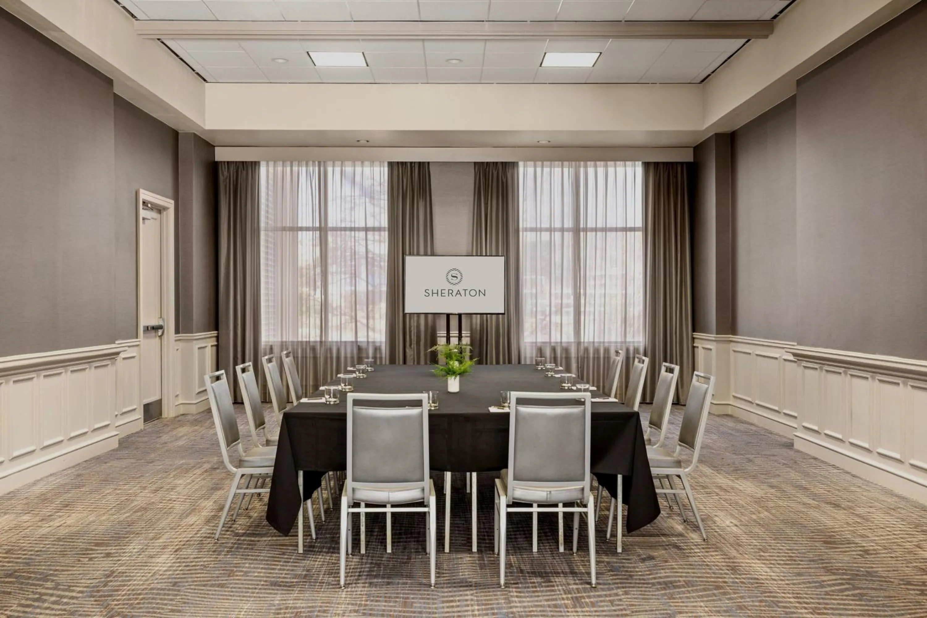 Meeting/conference room in Sheraton Suites Galleria Atlanta