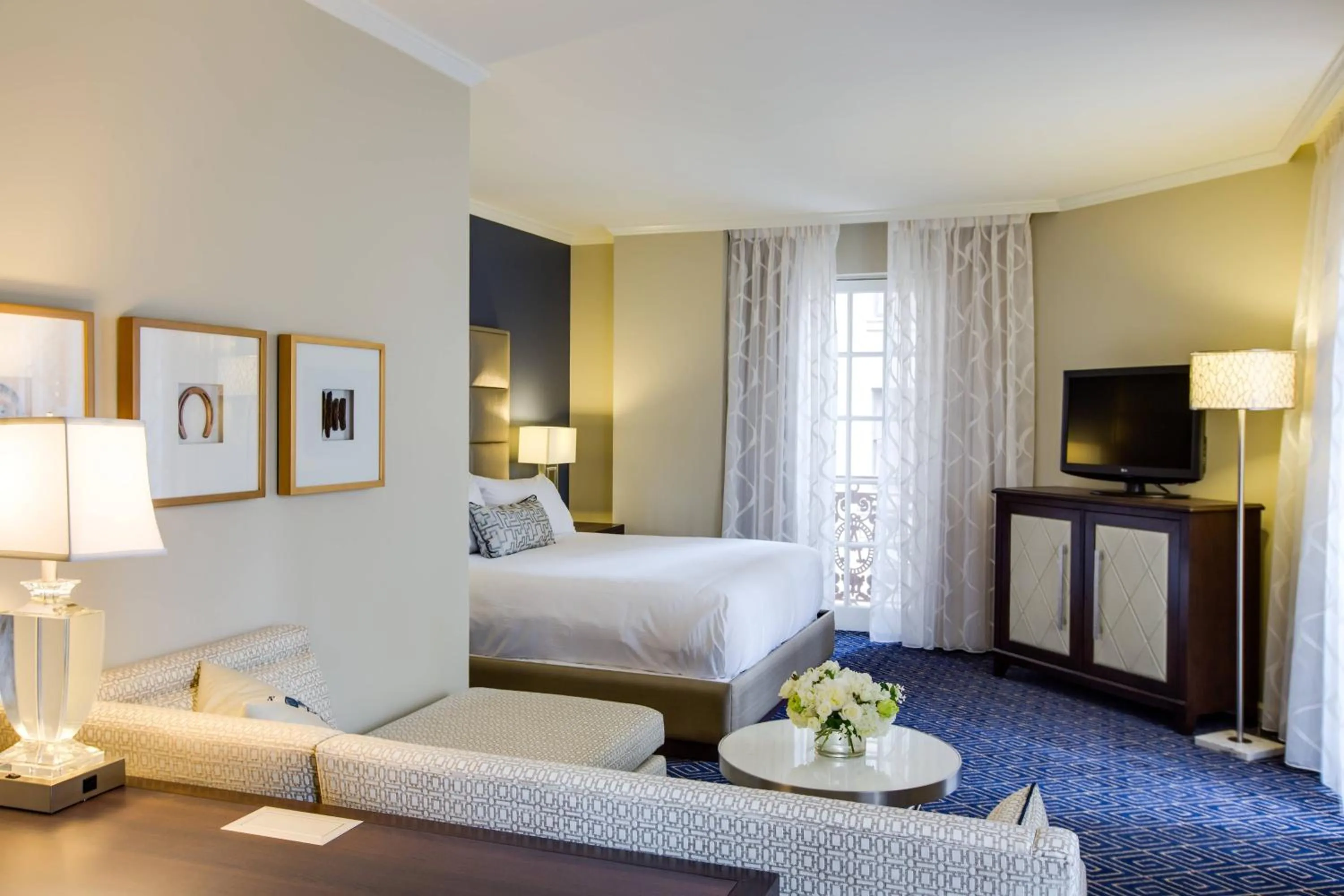 Photo of the whole room, Bed in The Adolphus, Autograph Collection