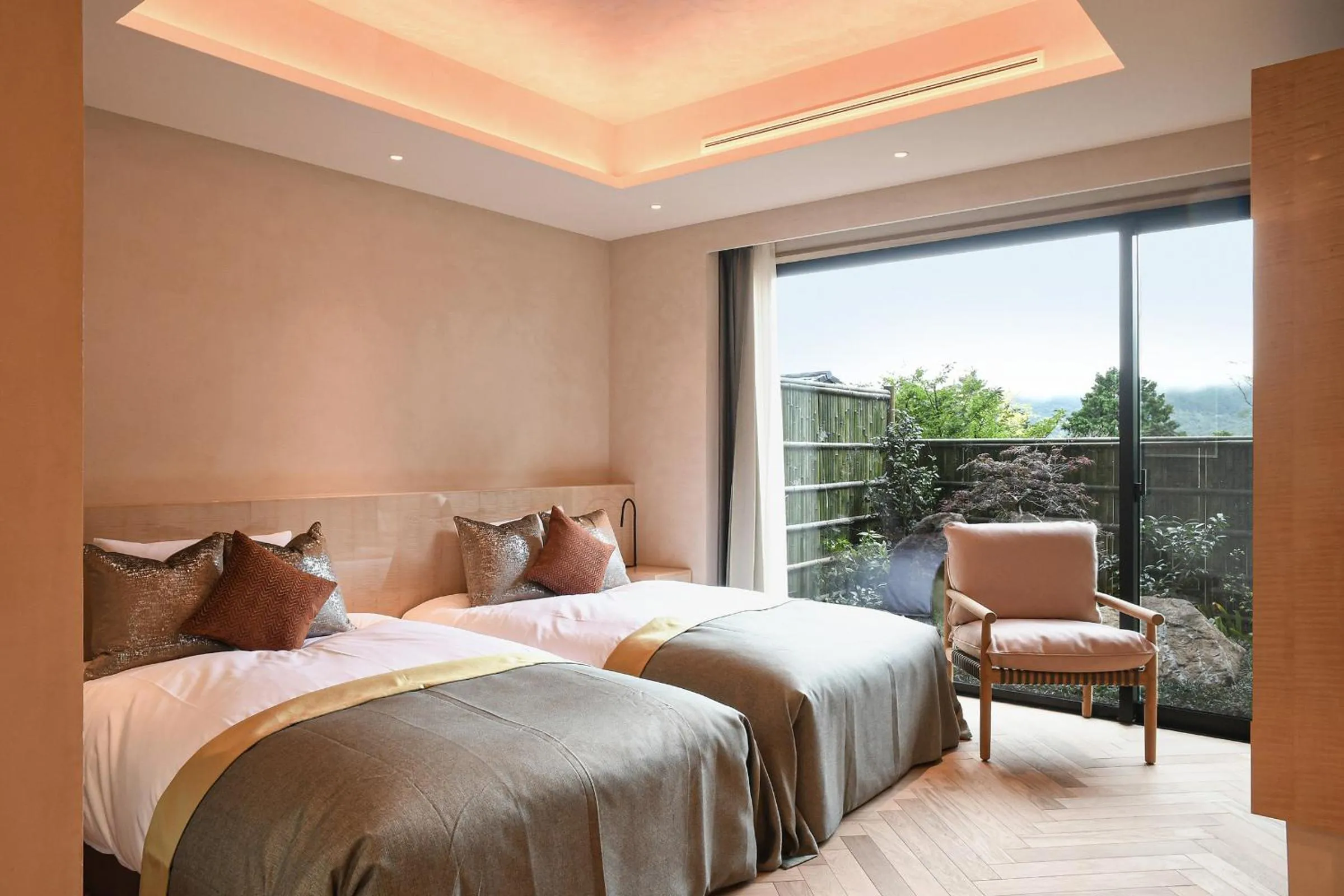 Bed in THE HIRAMATSU HOTELS & RESORTS SENGOKUHARA HAKONE