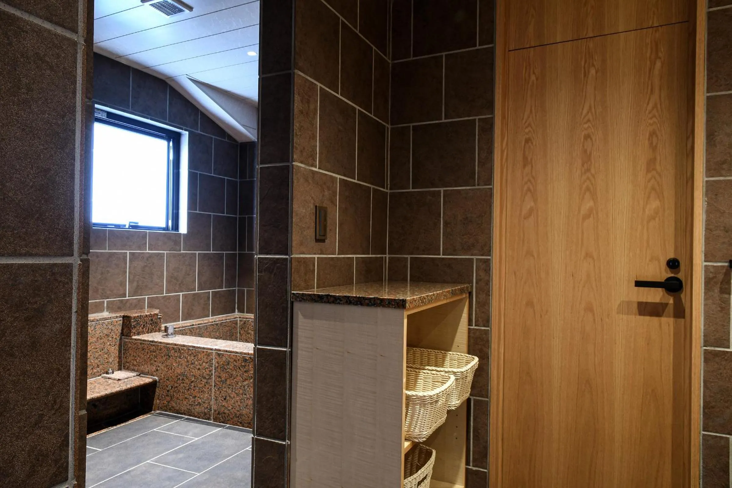 Shower in THE HIRAMATSU HOTELS & RESORTS SENGOKUHARA HAKONE