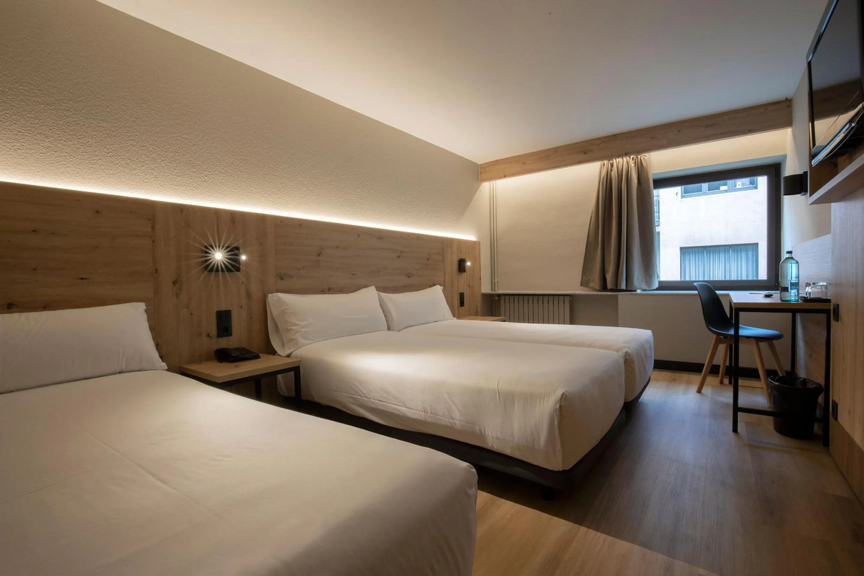 Bed in Hotel Comtes d'Urgell by Nexta