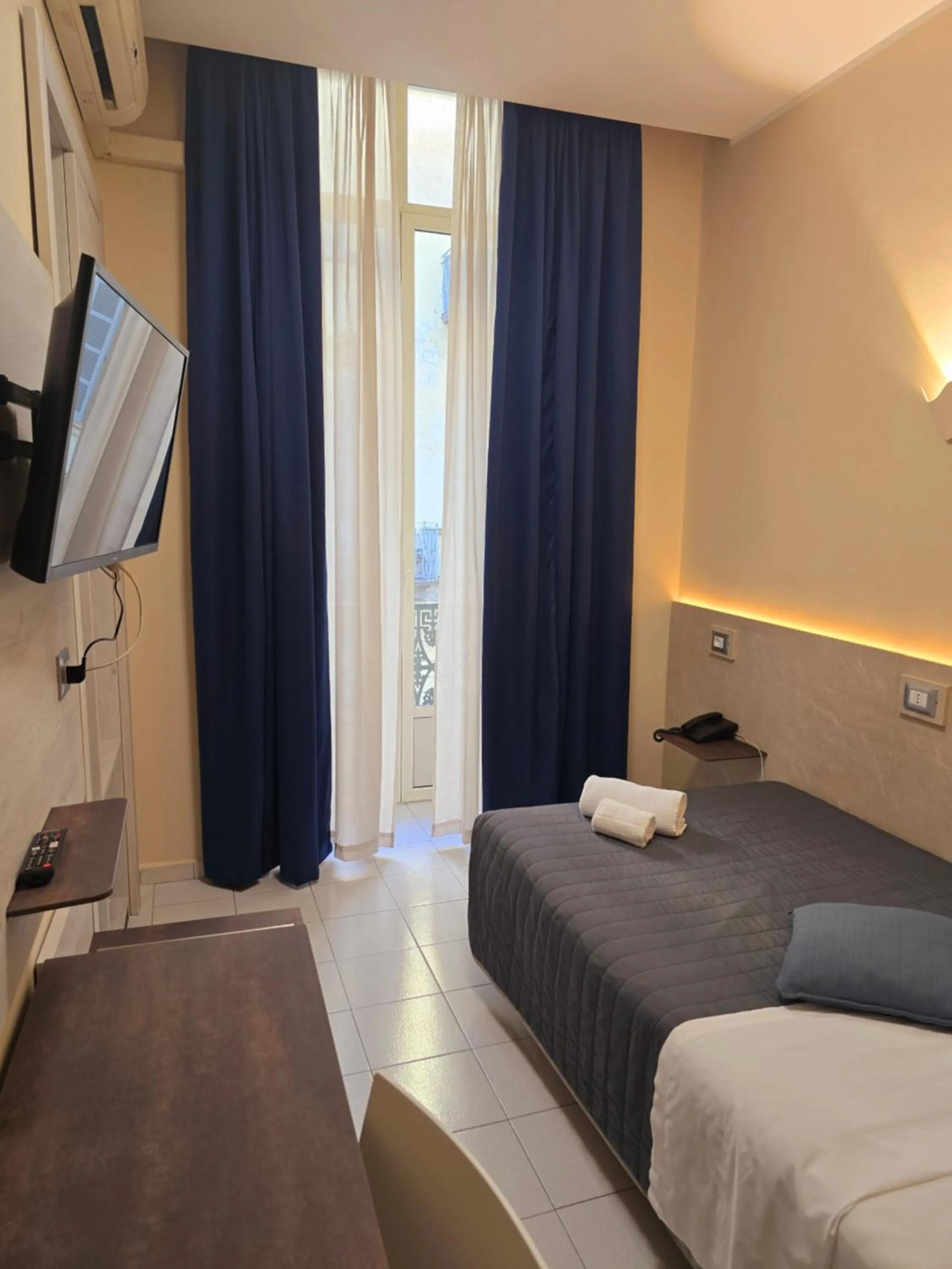 Bedroom, Bed in Hotel Romano