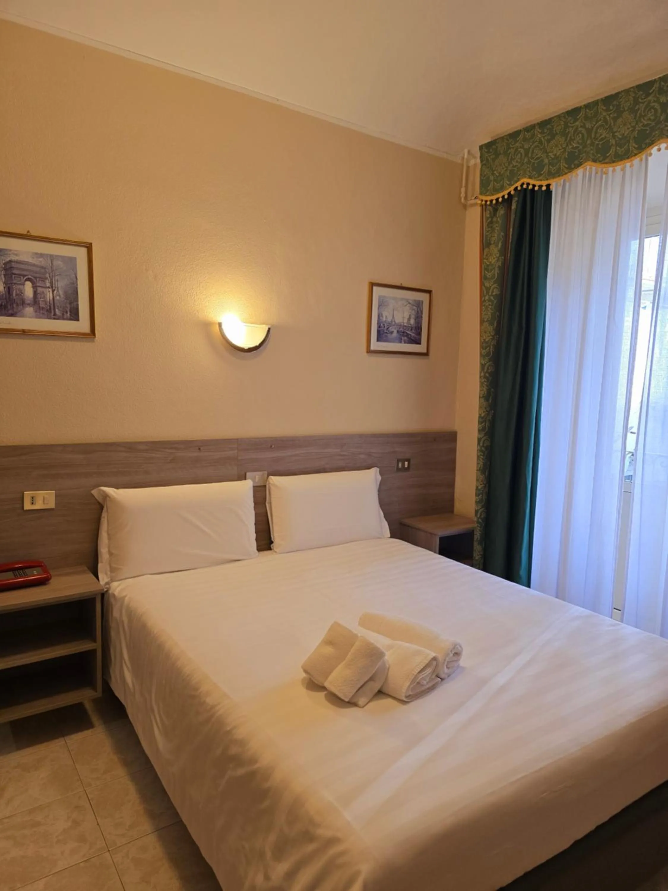 Bedroom, Bed in Hotel Romano