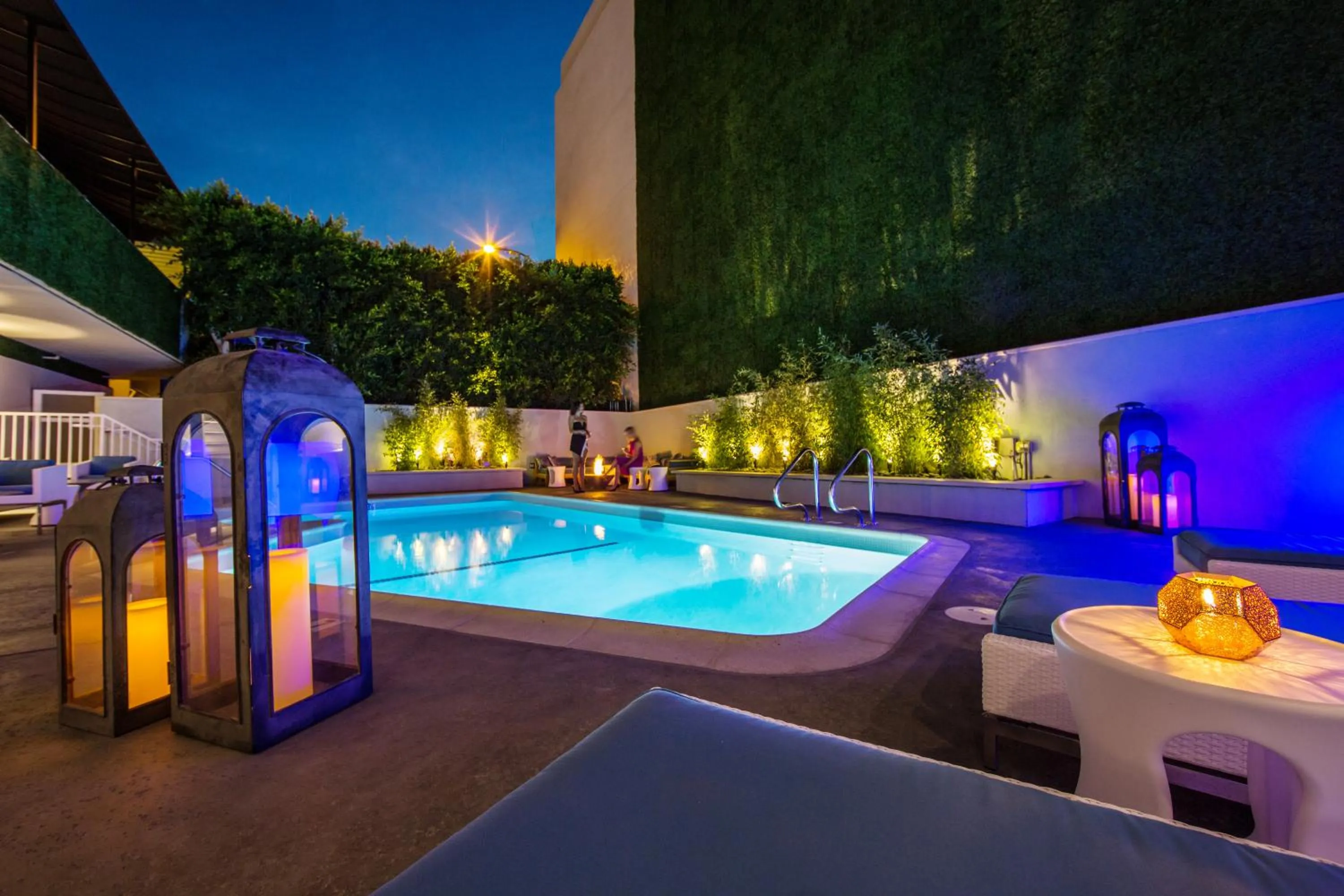 Swimming pool in Mosaic Hotel Beverly Hills