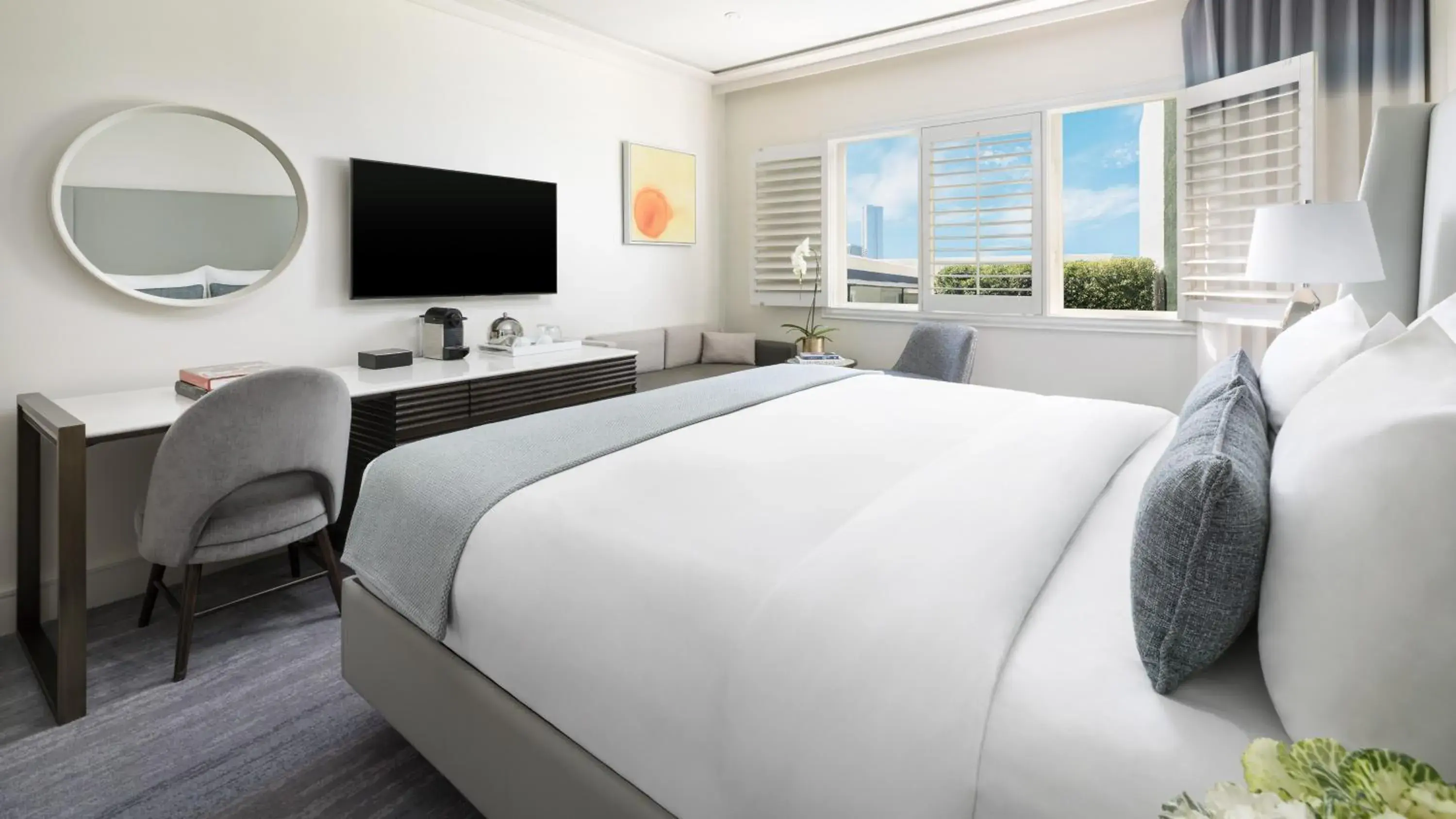 Deluxe King Room in Mosaic Hotel Beverly Hills Deluxe King Room in Mosaic Hotel Beverly Hills