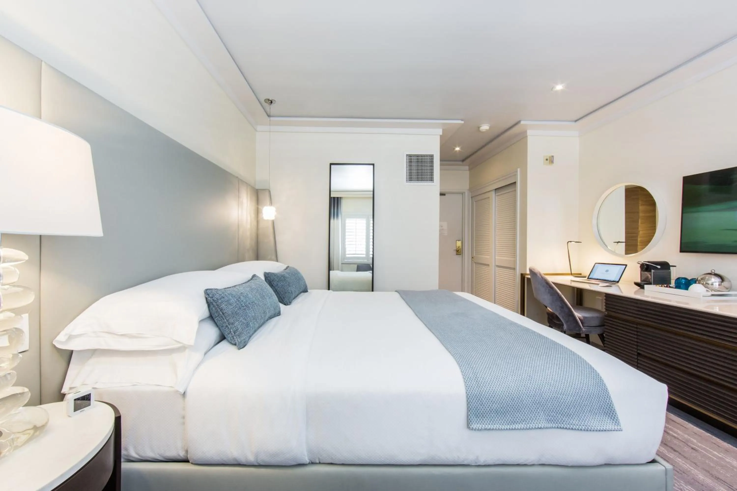 Photo of the whole room, Bed in Mosaic Hotel Beverly Hills