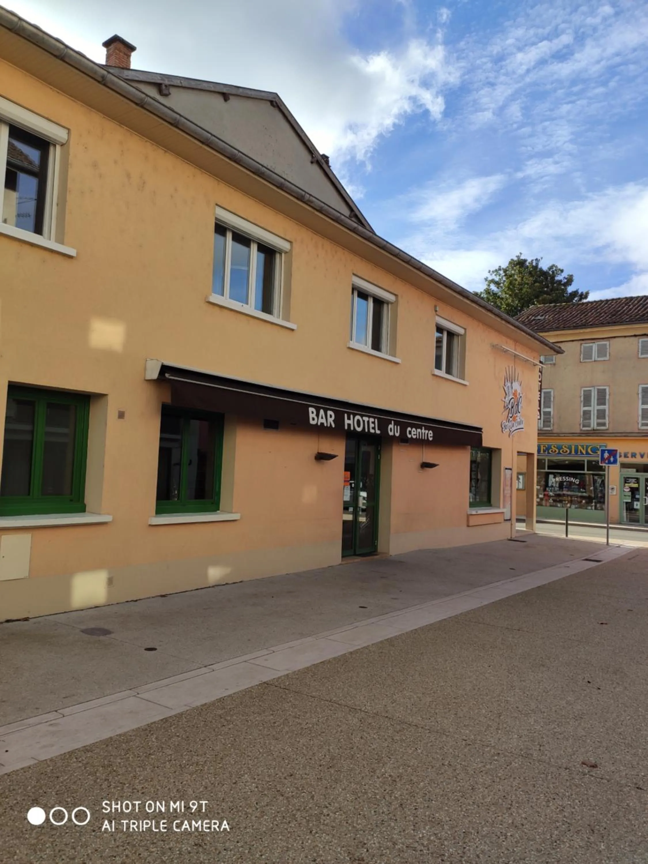 Property building in BAR HOTEL DU CENTRE (BDC)