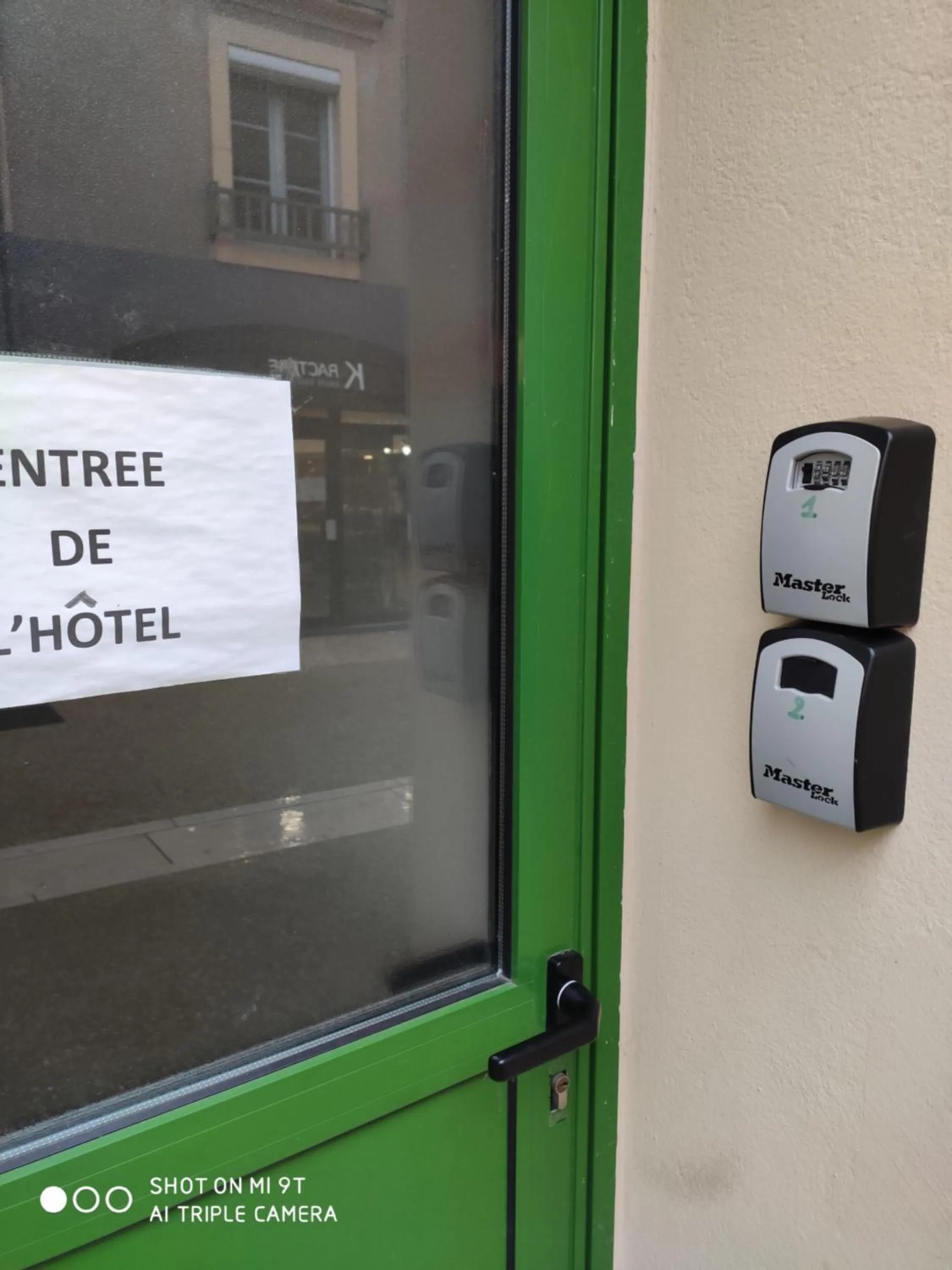 Property building in BAR HOTEL DU CENTRE (BDC)