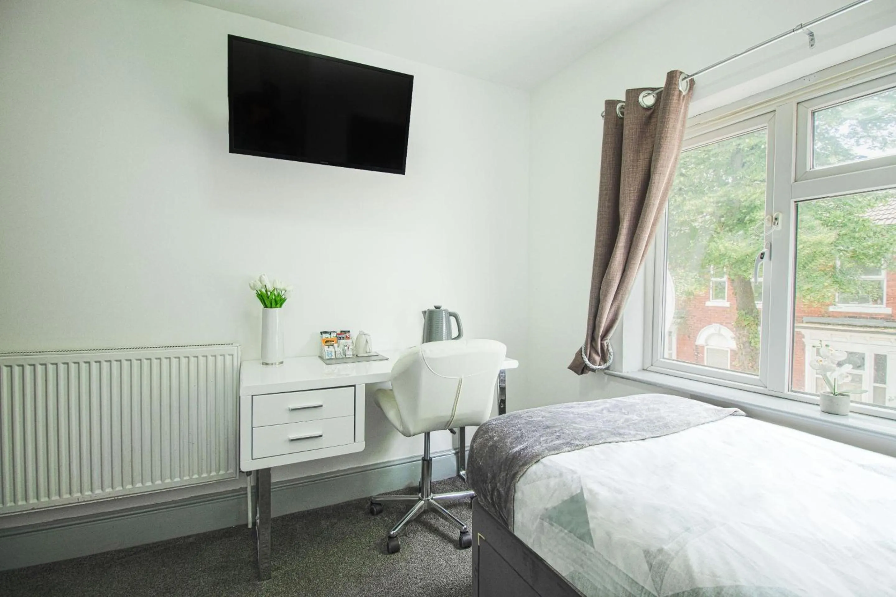 Bedroom in OYO Hotel Clamart