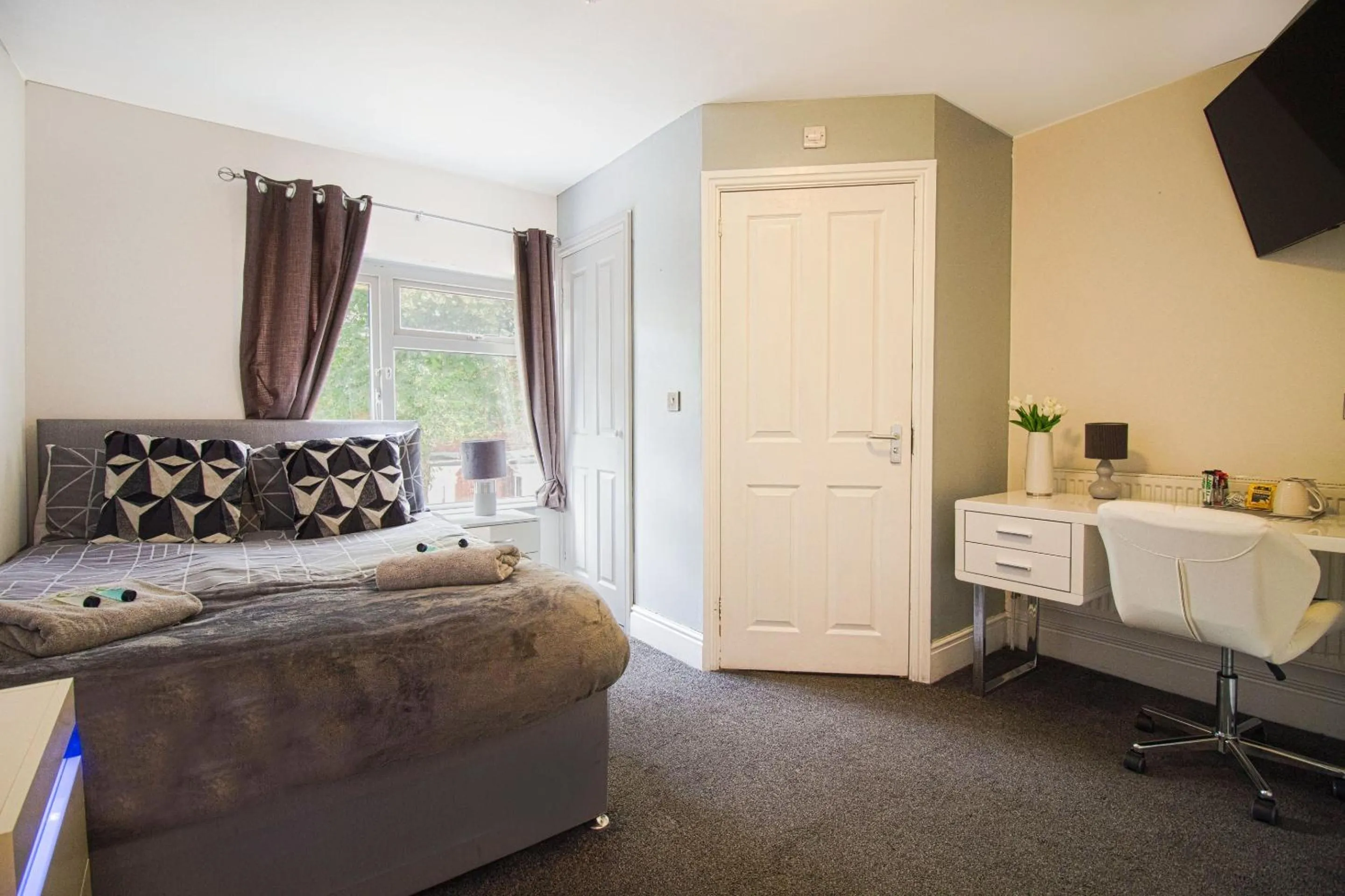 Bedroom in OYO Hotel Clamart