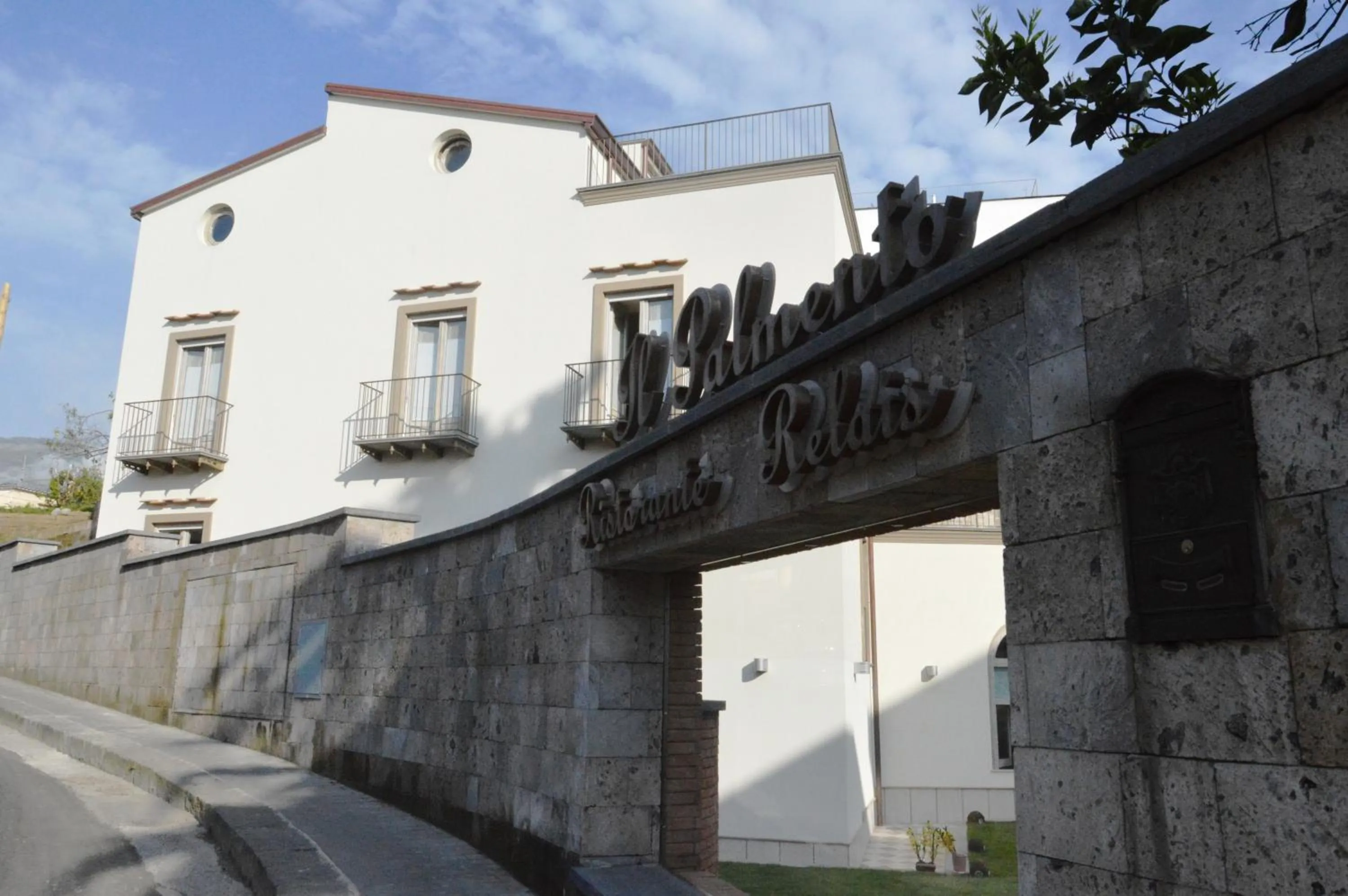 Facade/entrance in Il Palmento Relais