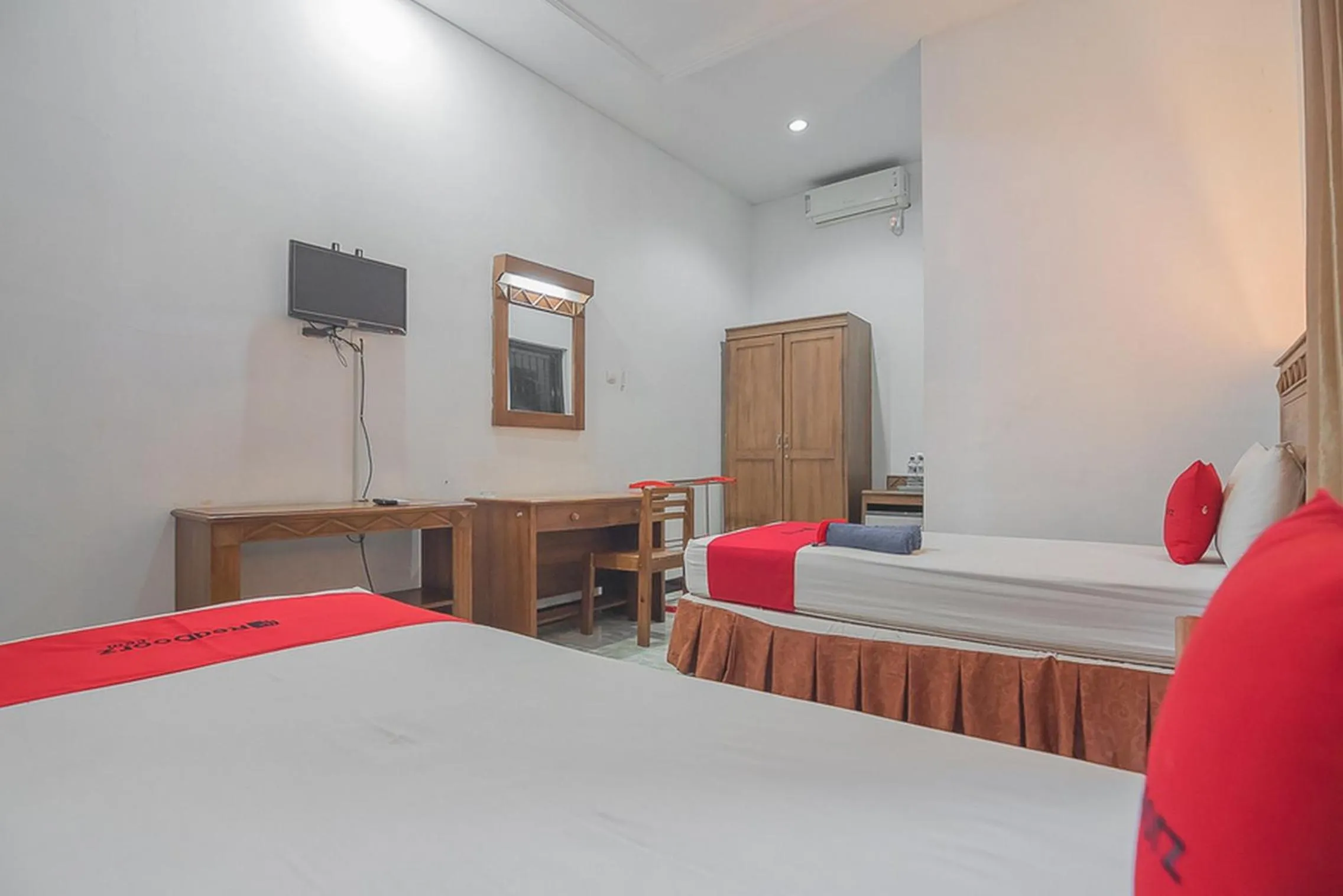 Bedroom, Bed in RedDoorz Plus near RSUD Majalengka