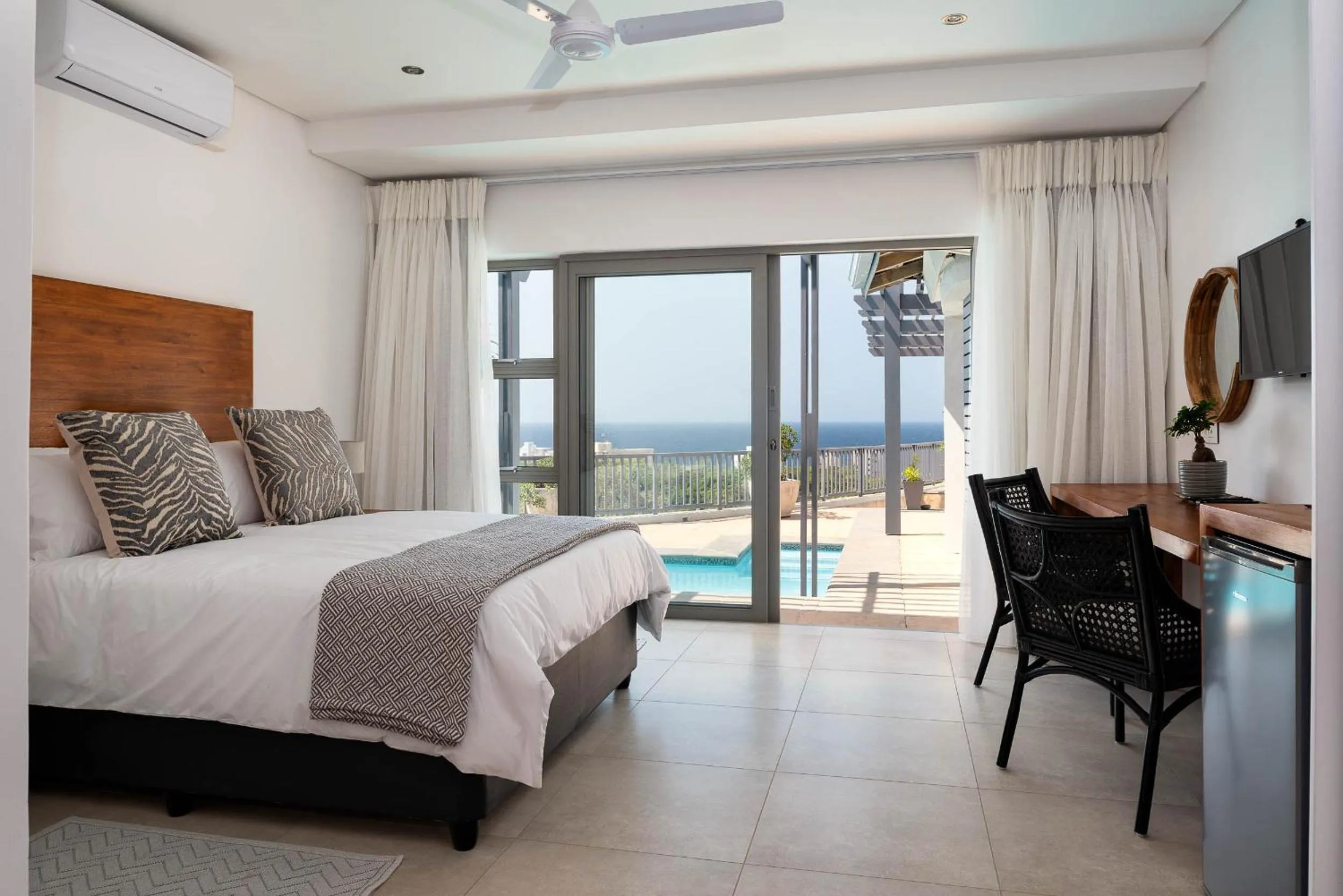 Photo of the whole room in 5 On Lindsay