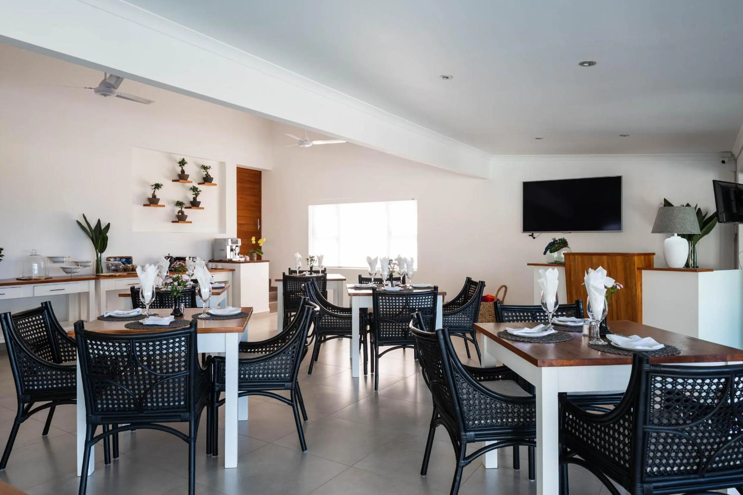 Dining area in 5 On Lindsay