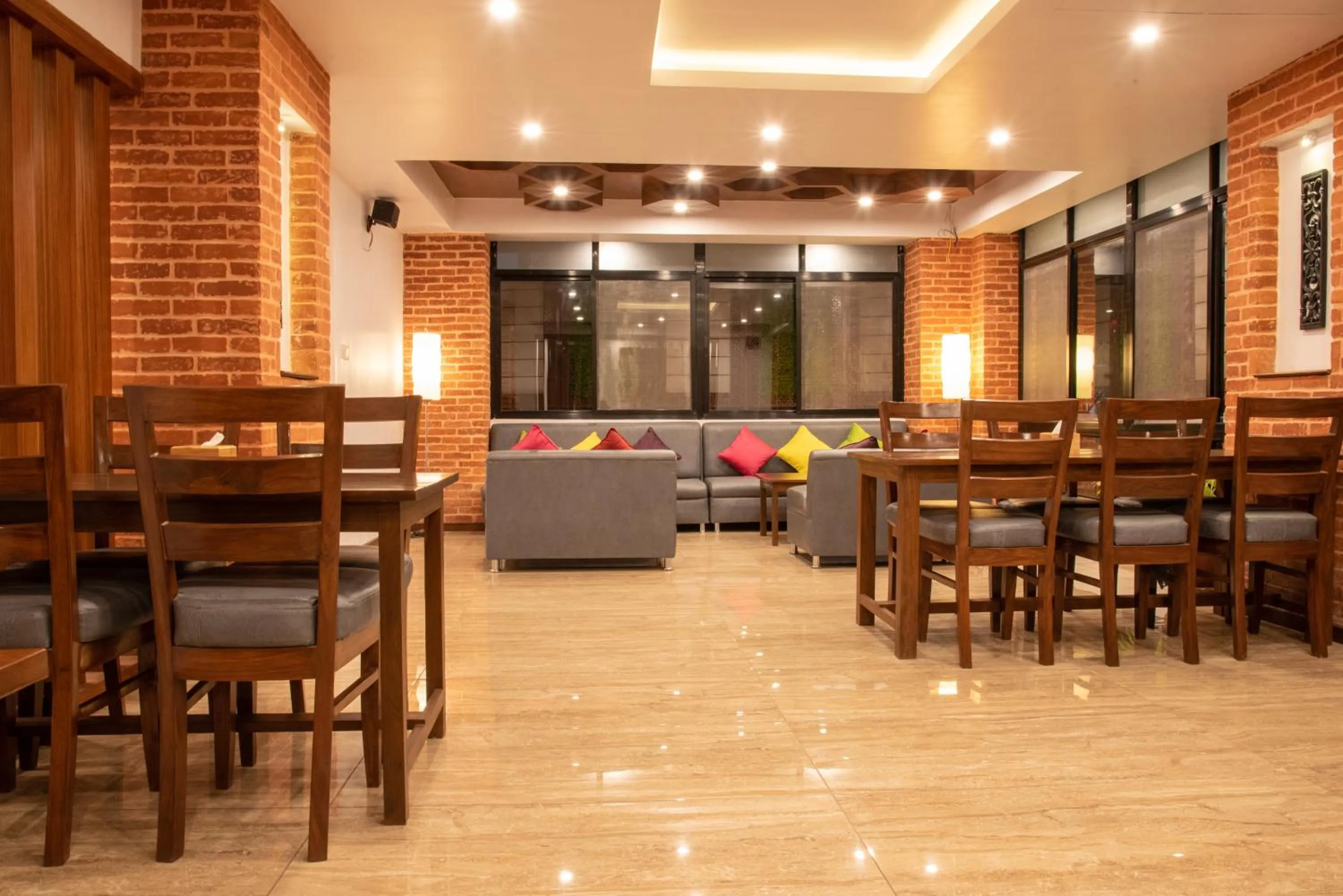 Restaurant/places to eat in Sunshine Boutique Hotel