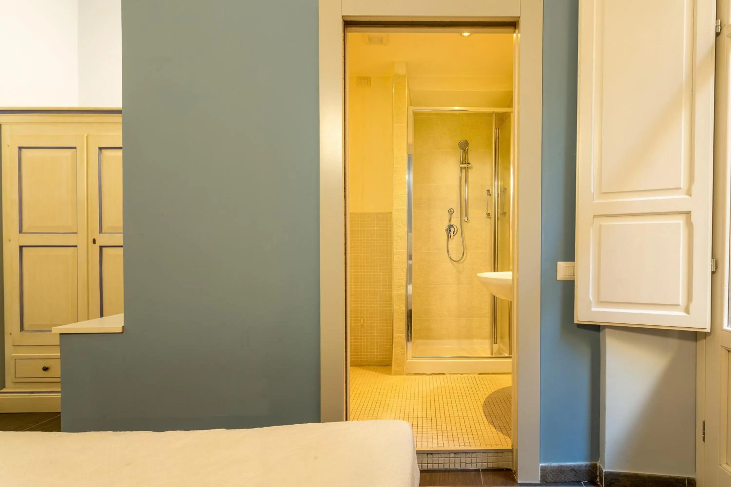 Shower in Marlin Rooms