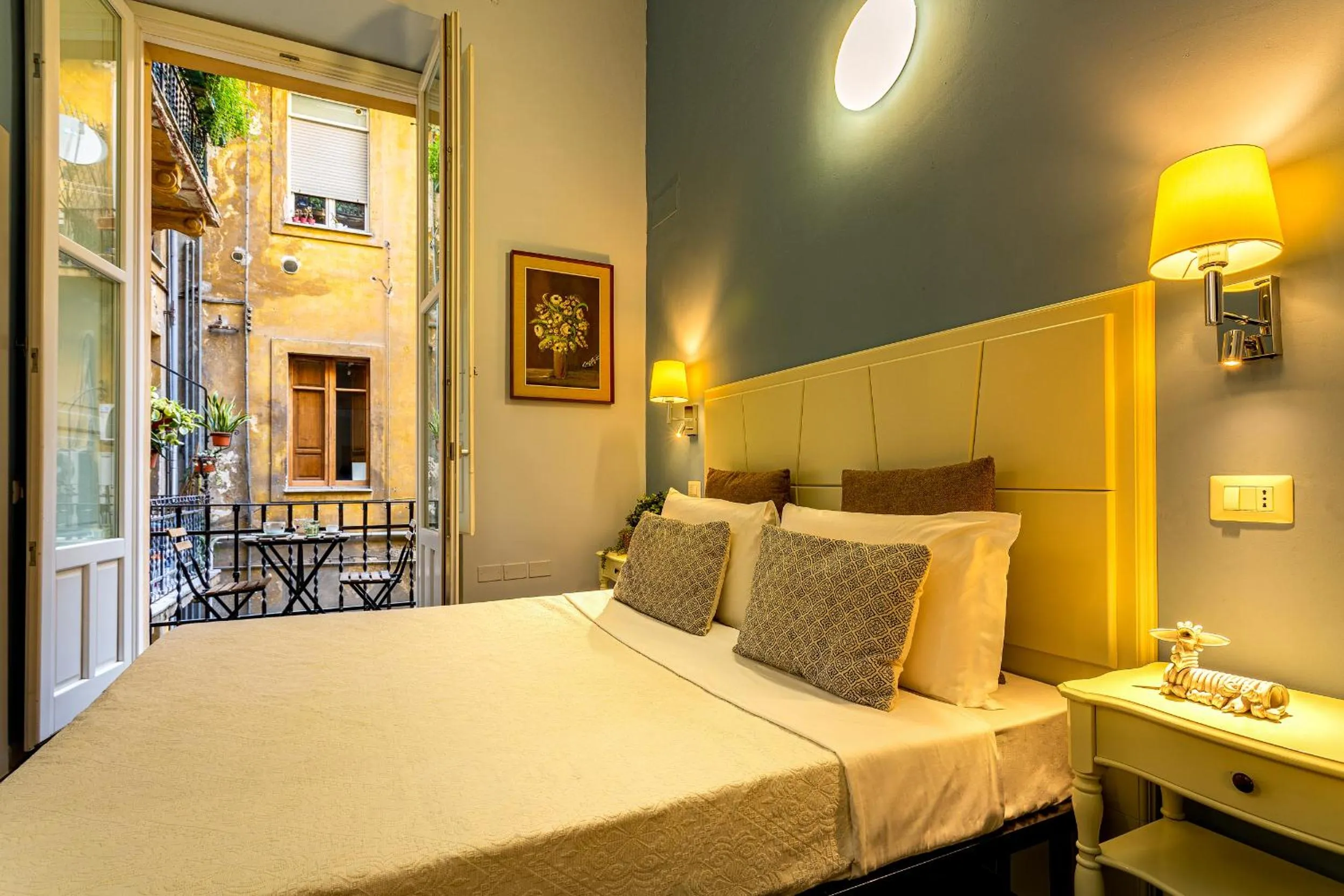 Photo of the whole room, Bed in Marlin Rooms