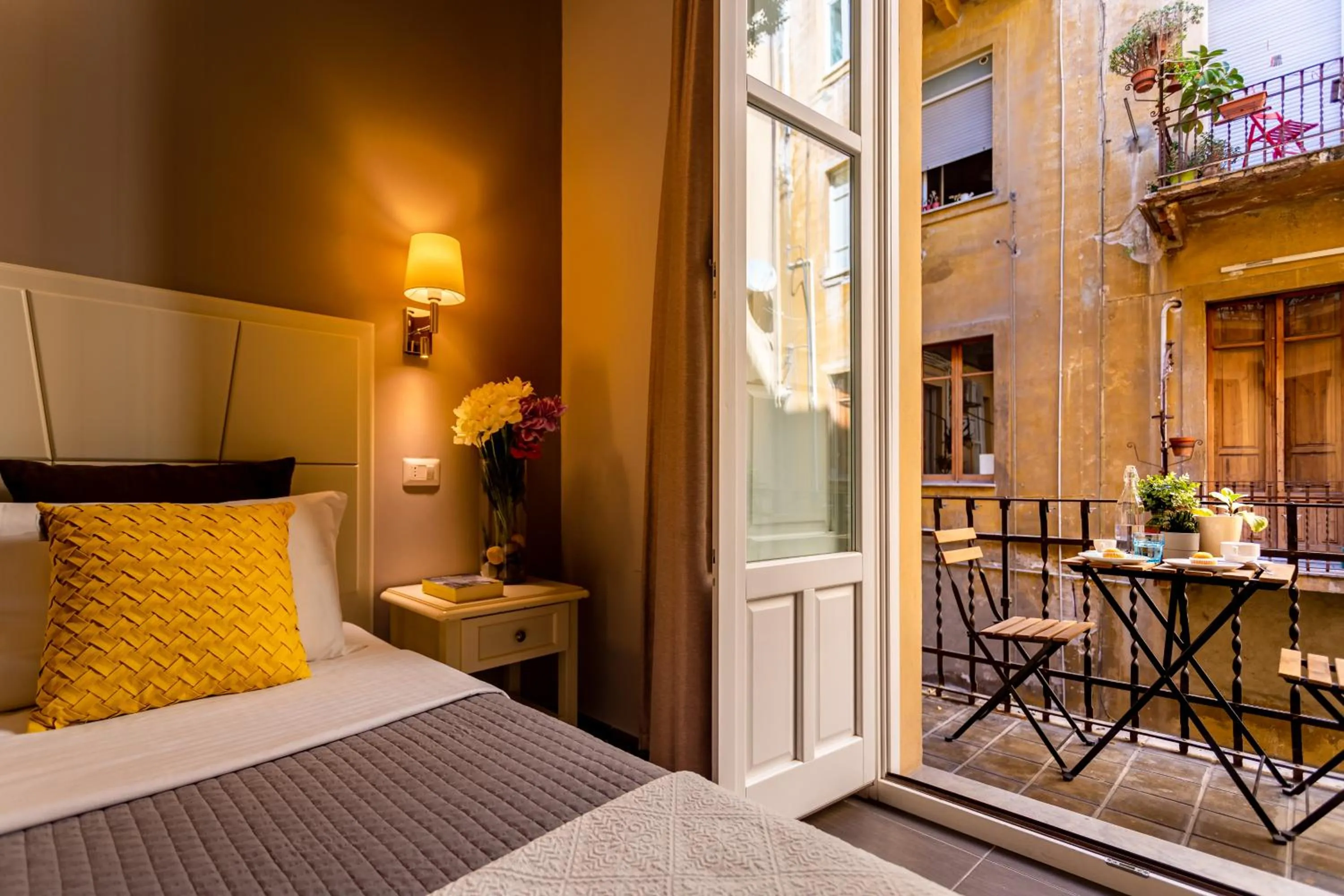 Balcony/Terrace, Bed in Marlin Rooms