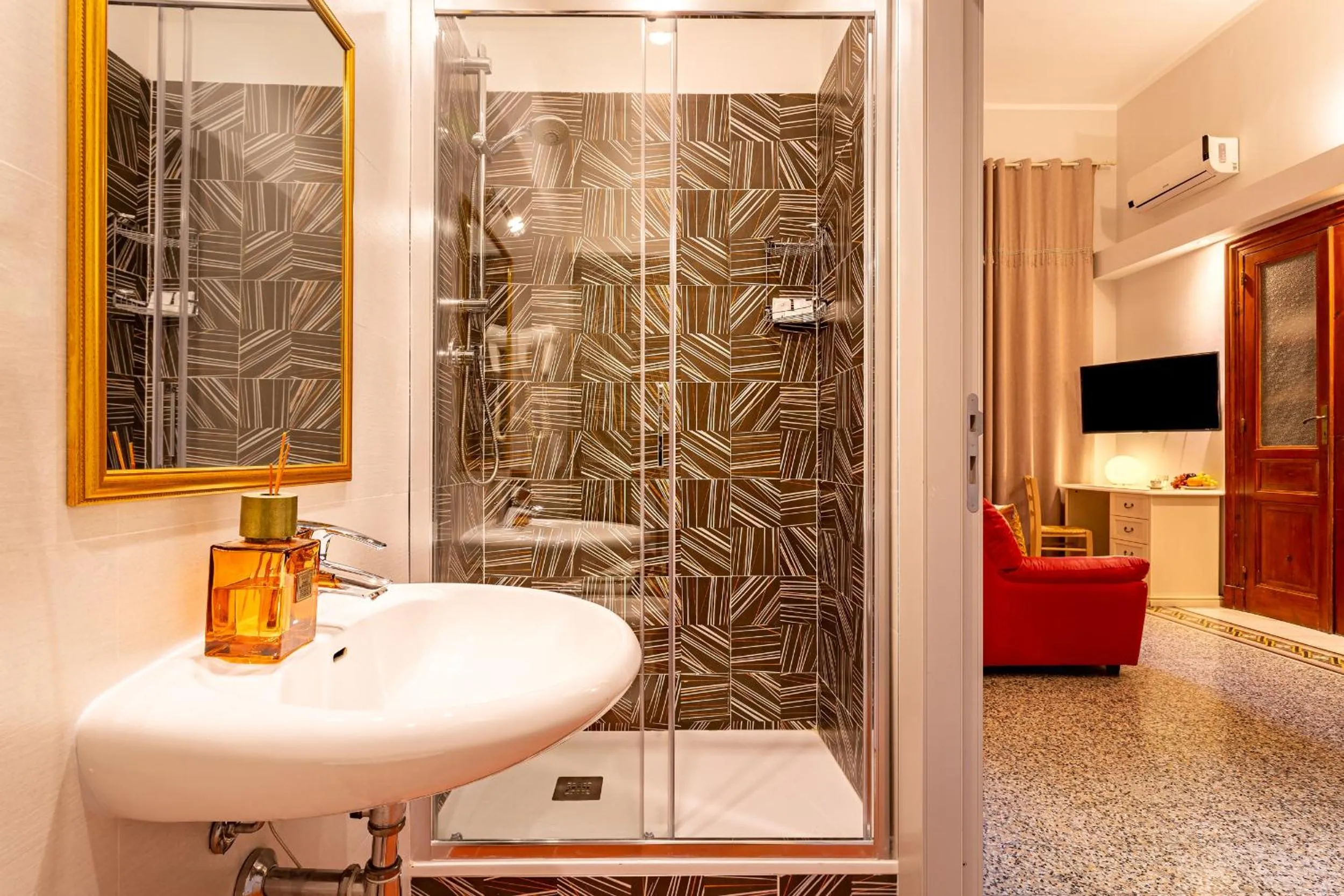 Bathroom in Marlin Rooms