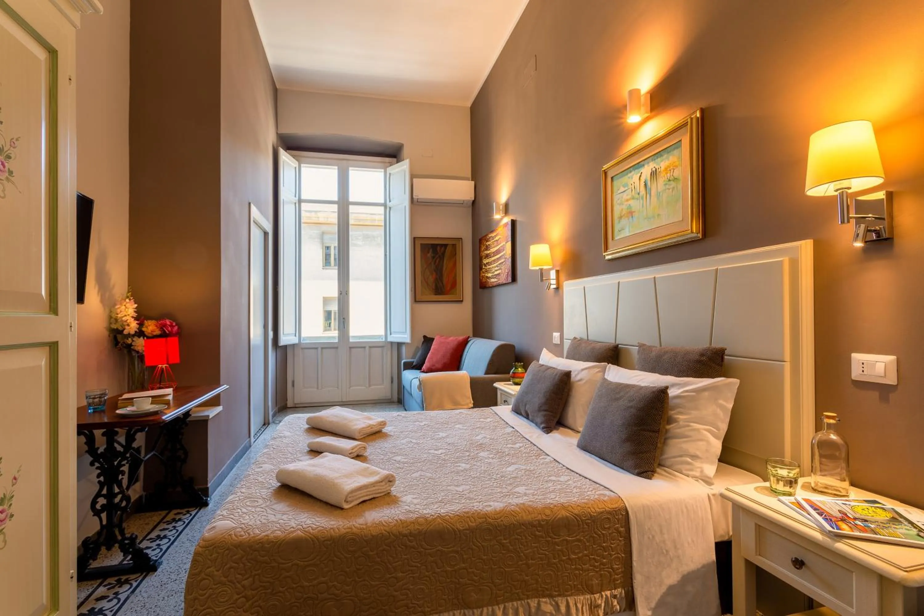 Photo of the whole room, Bed in Marlin Rooms