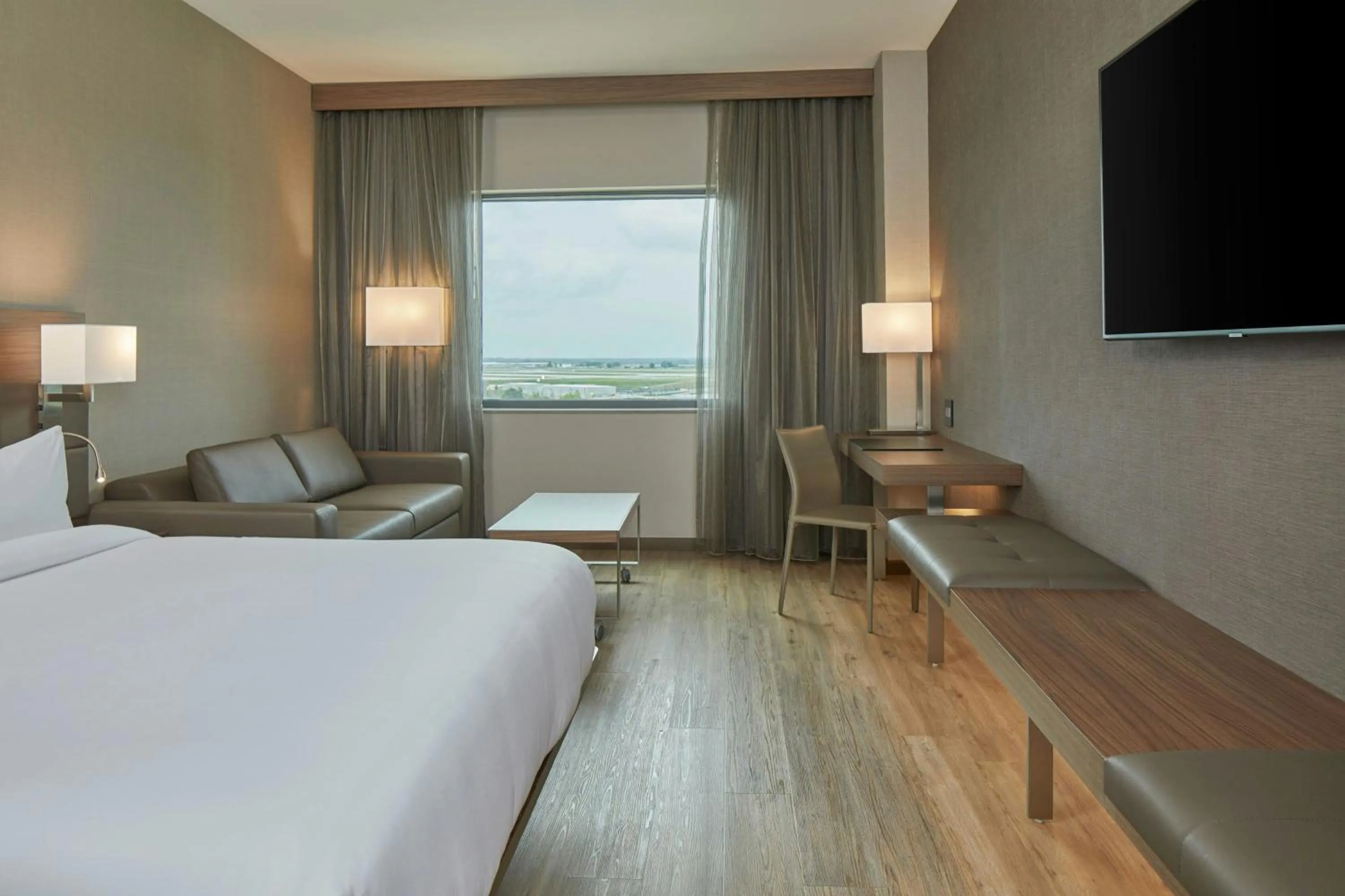 Bedroom, Bed in AC Hotel by Marriott Atlanta Airport Gateway