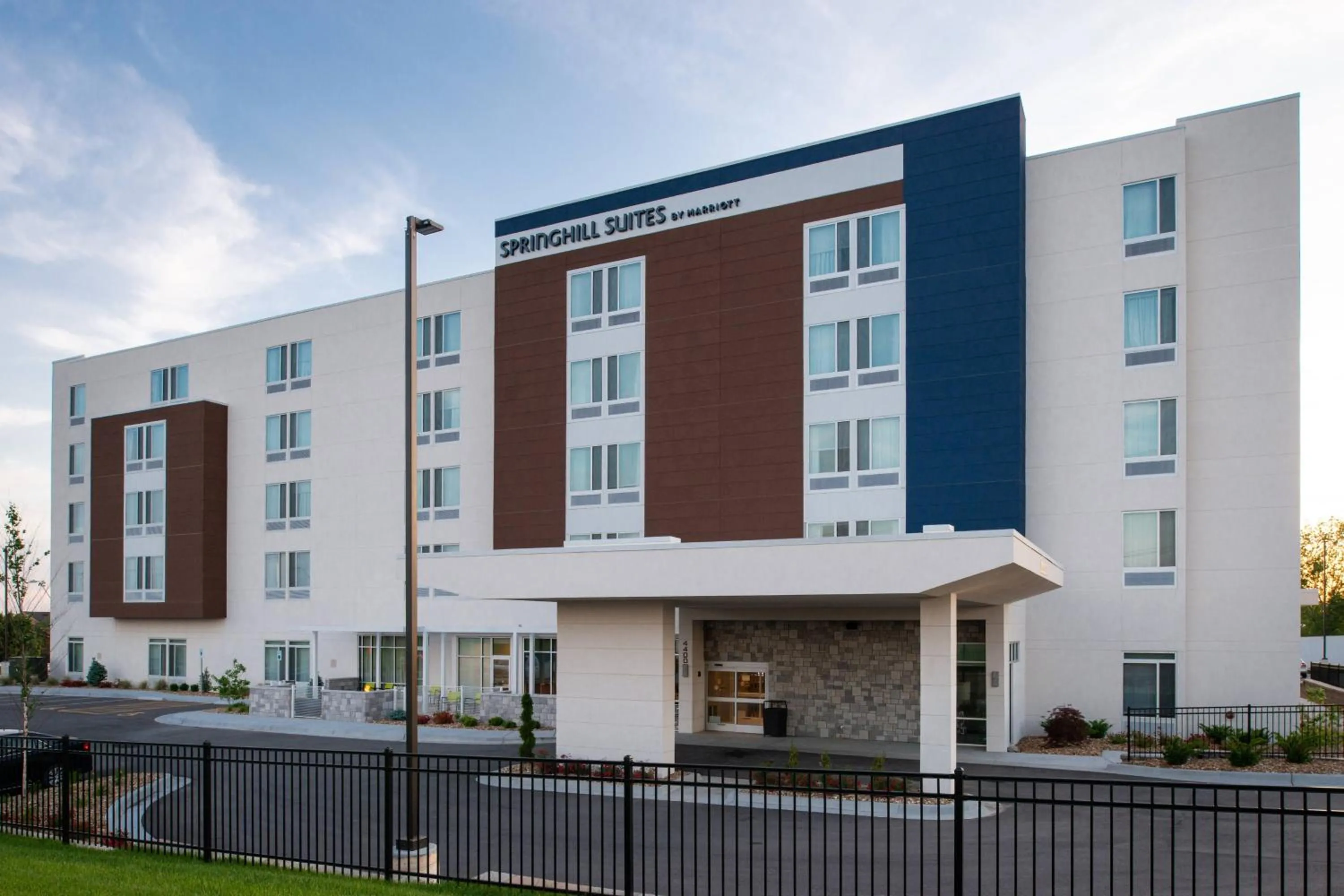 Property building in SpringHill Suites by Marriott Kansas City Northeast