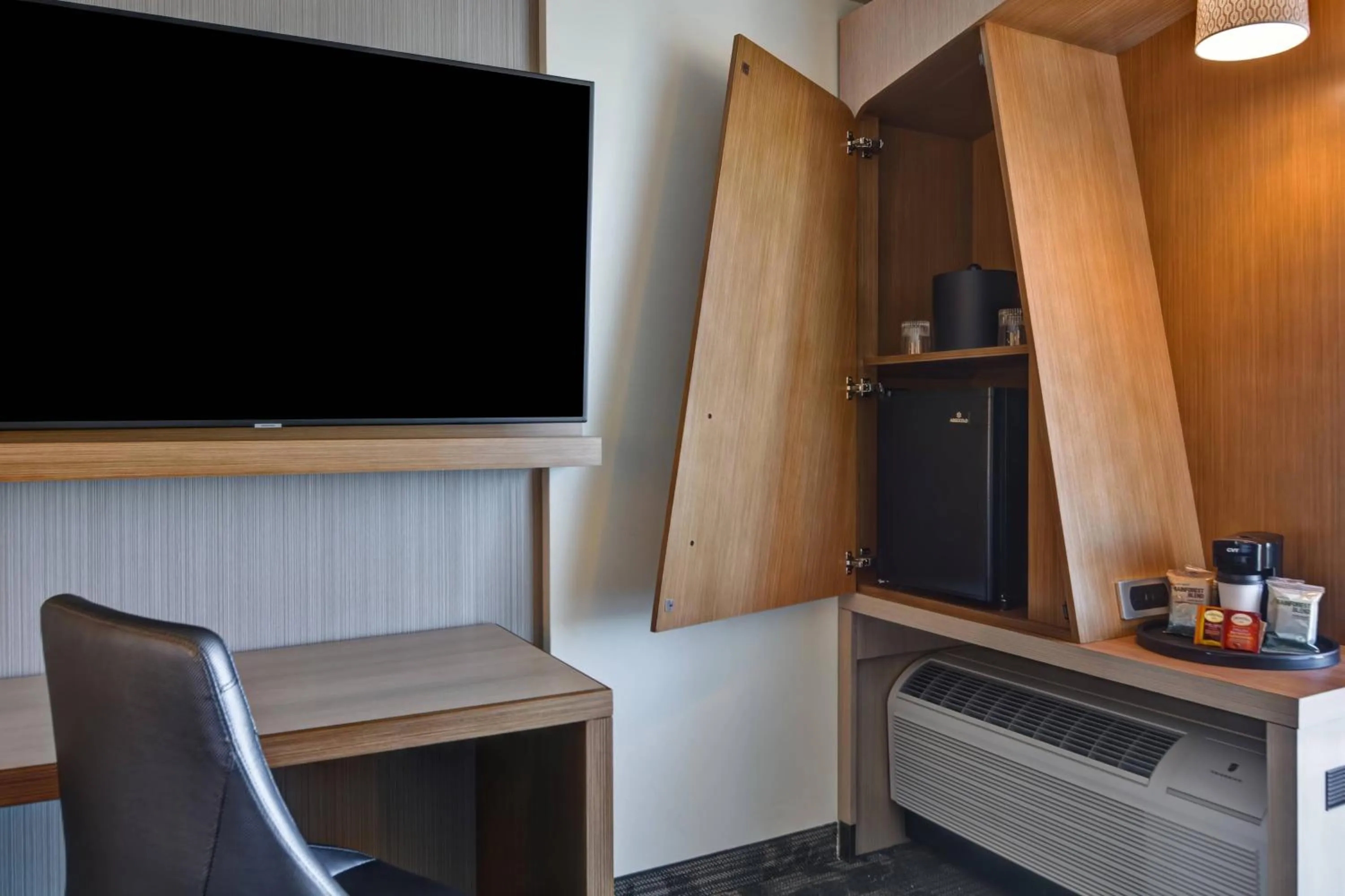 Photo of the whole room in Courtyard by Marriott Bentonville Rogers Promenade