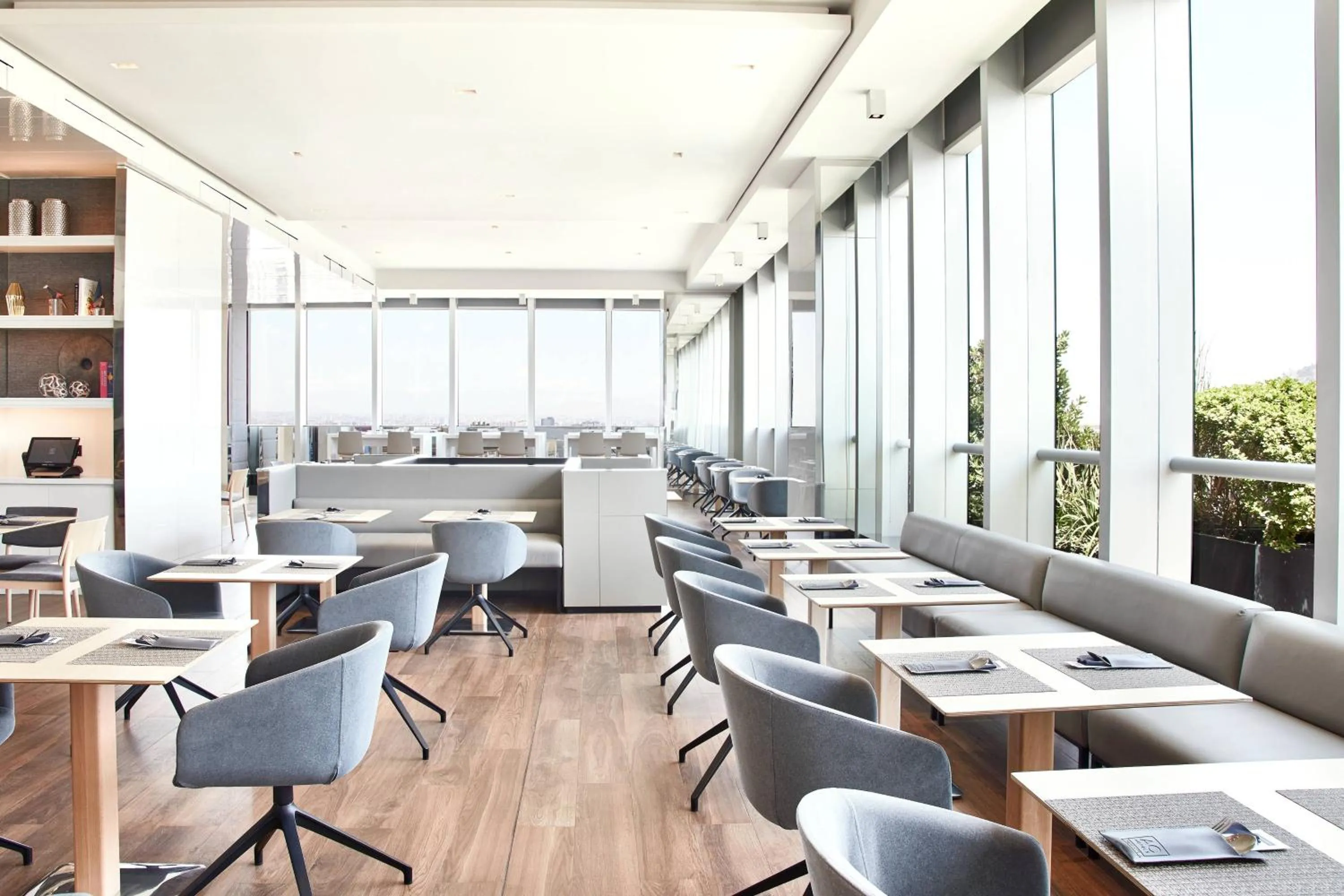 Kitchen or kitchenette in AC Hotel by Marriott Santiago Cenco Costanera