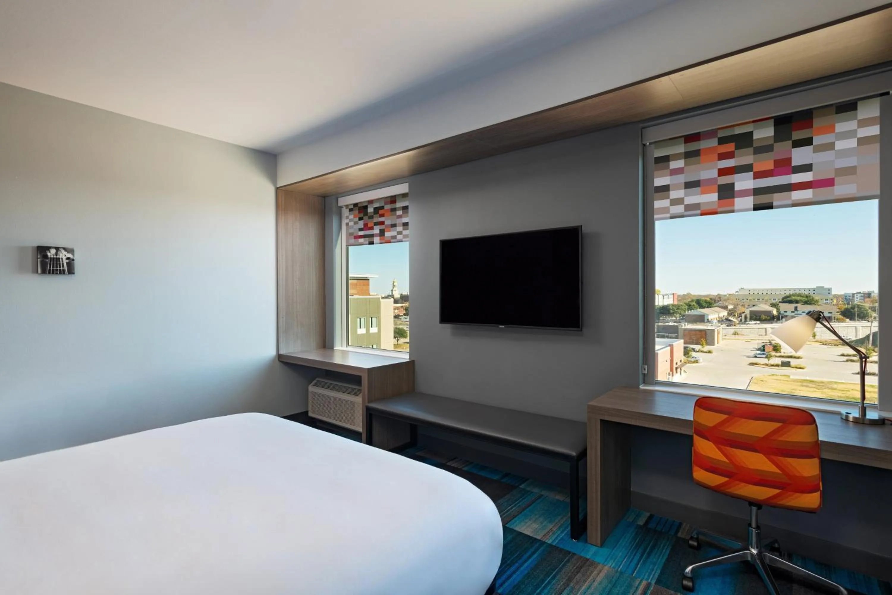 Photo of the whole room, Bed in Aloft Waco Downtown