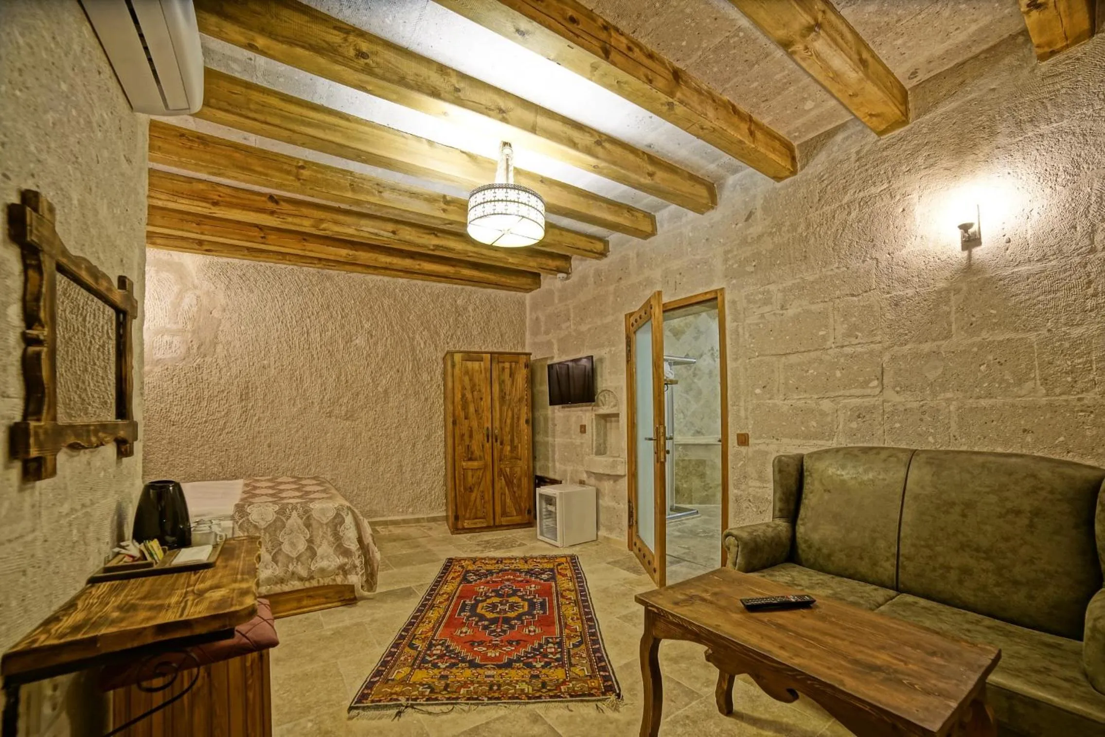 Living room in Risus Cave Suites