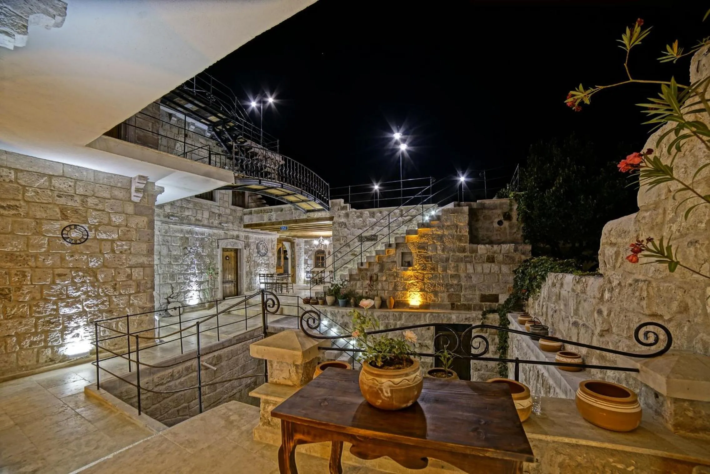 Patio in Risus Cave Suites