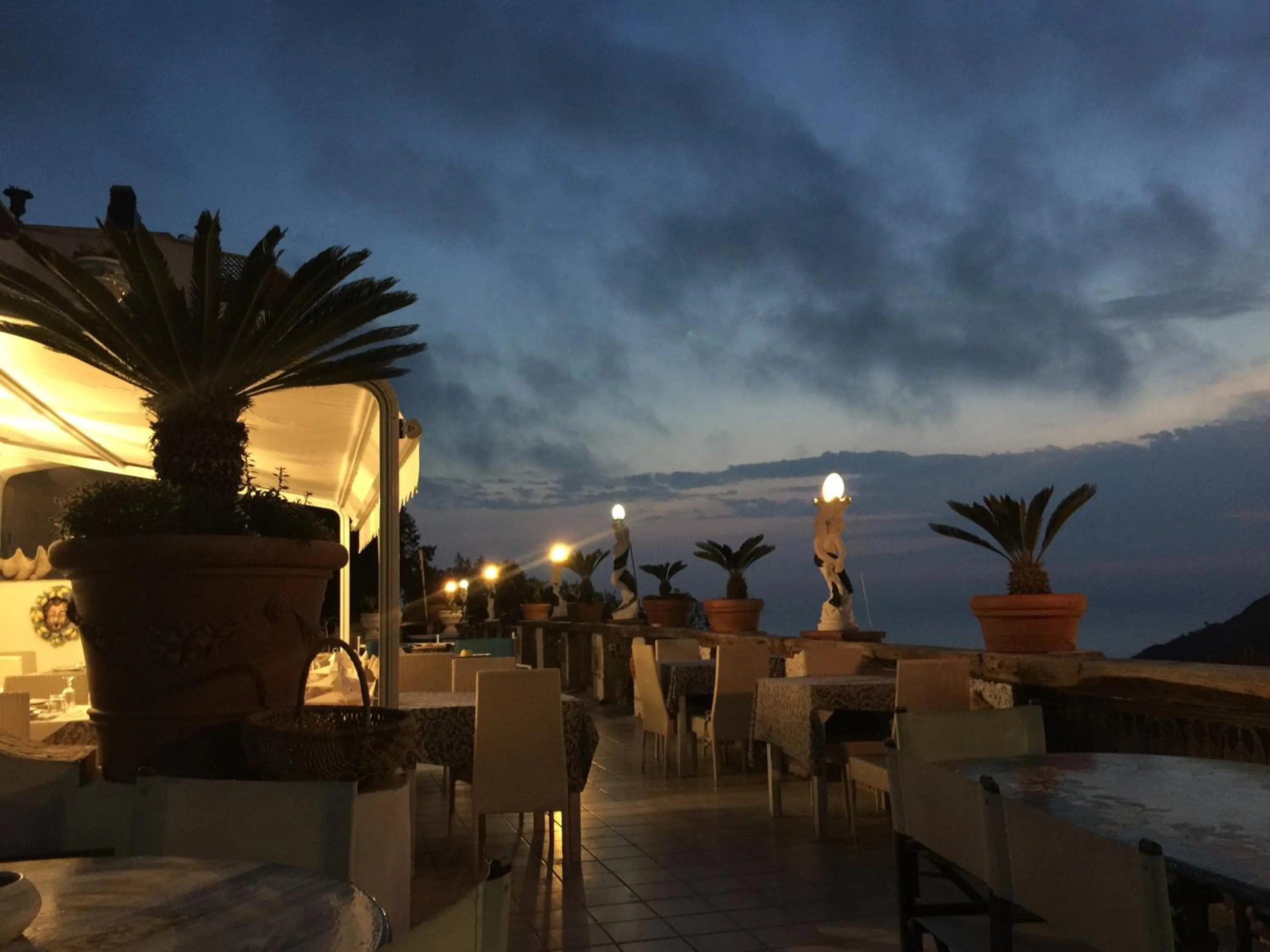 Restaurant/places to eat in Villa Neptunus