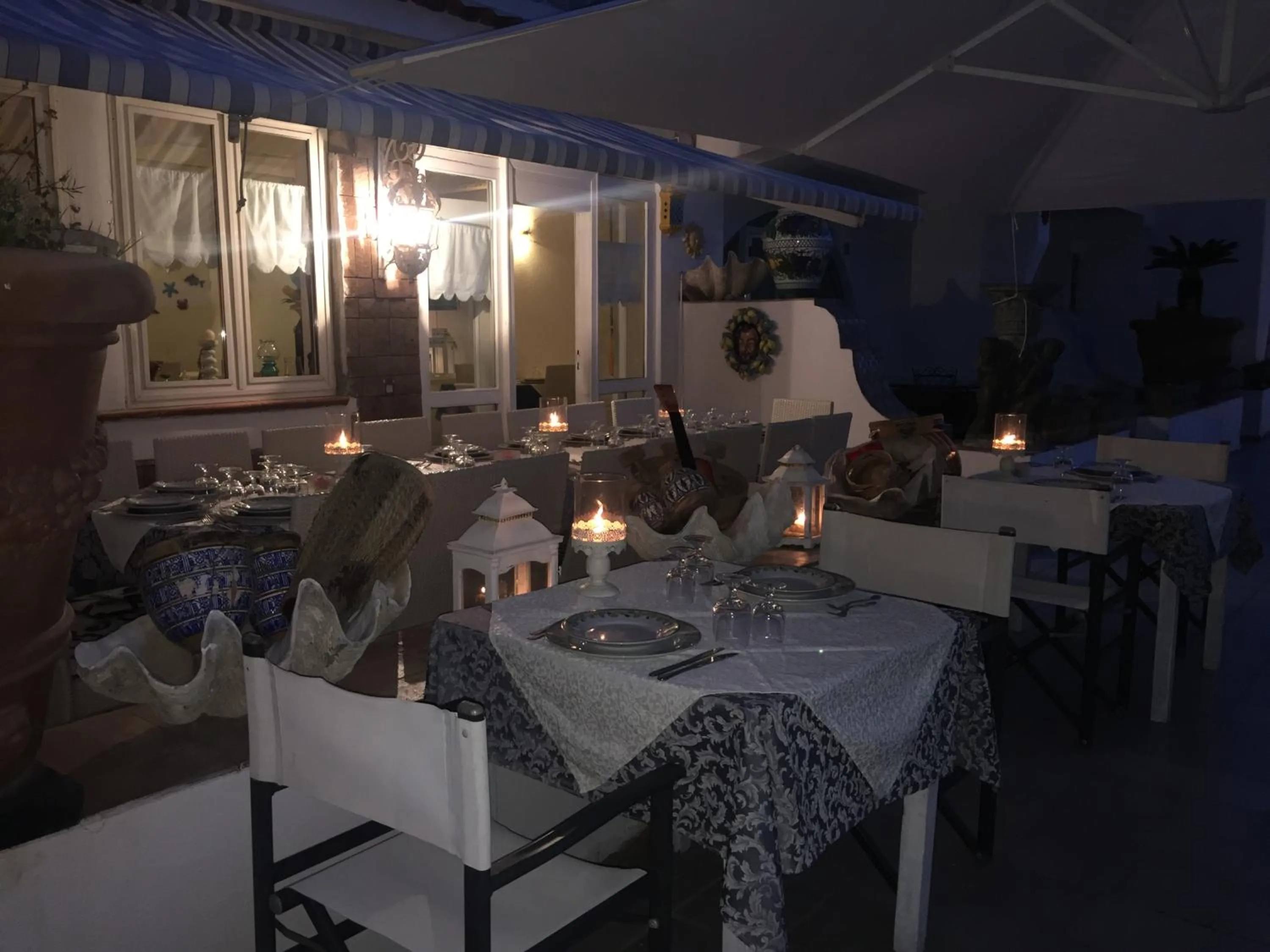 Restaurant/places to eat in Villa Neptunus