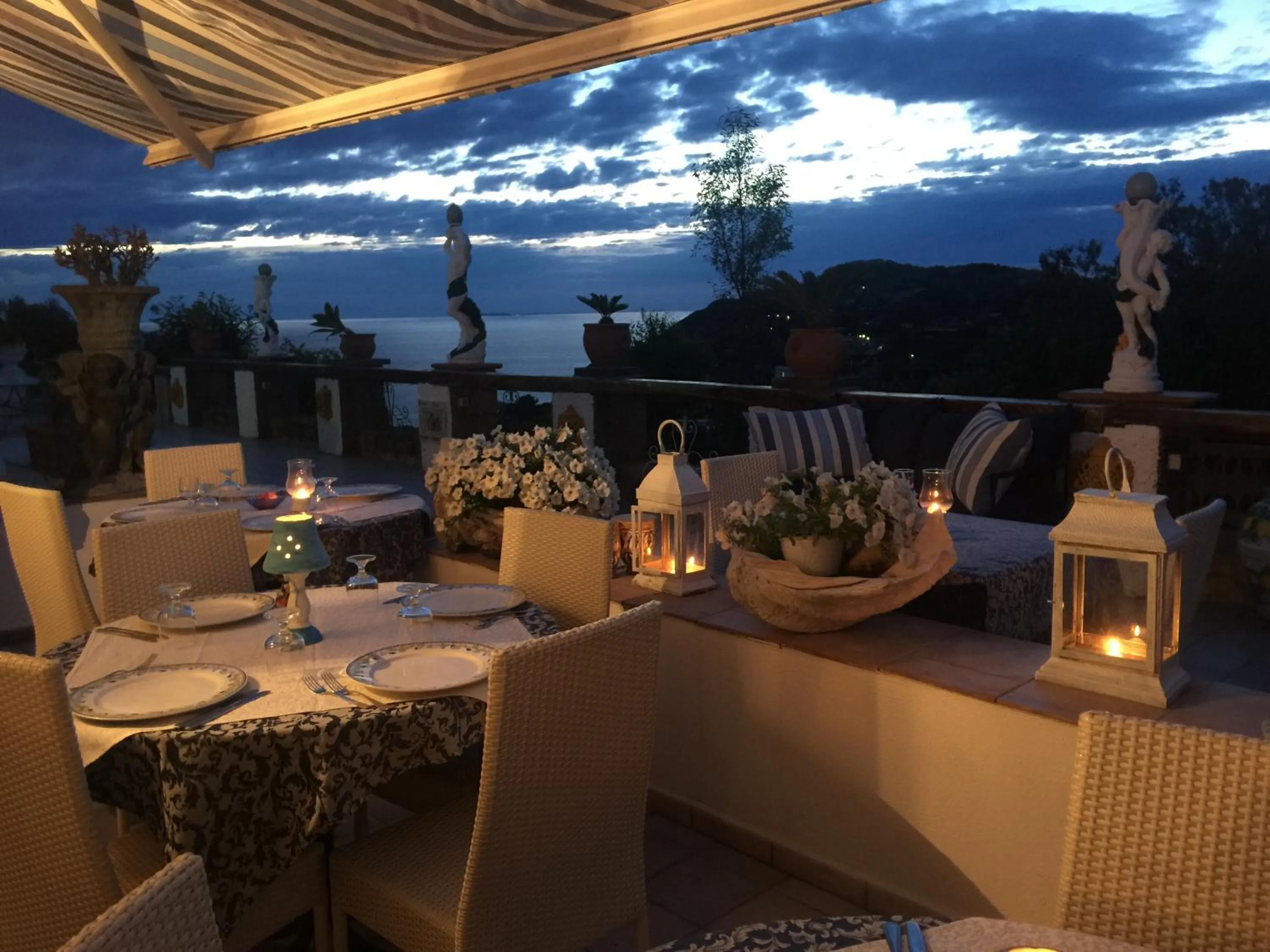 Food and drinks in Villa Neptunus