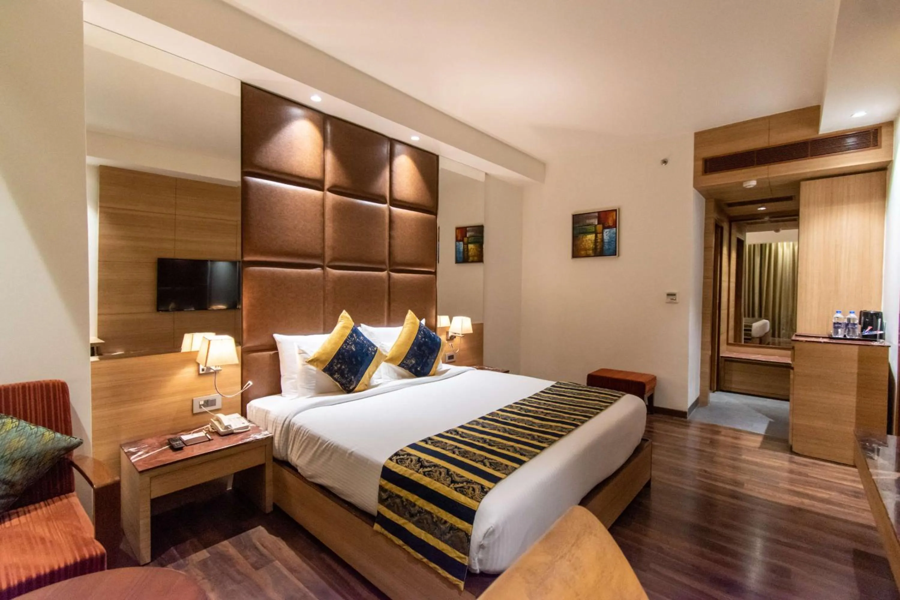 Photo of the whole room, Bed in Best Western La Vista Pathankot