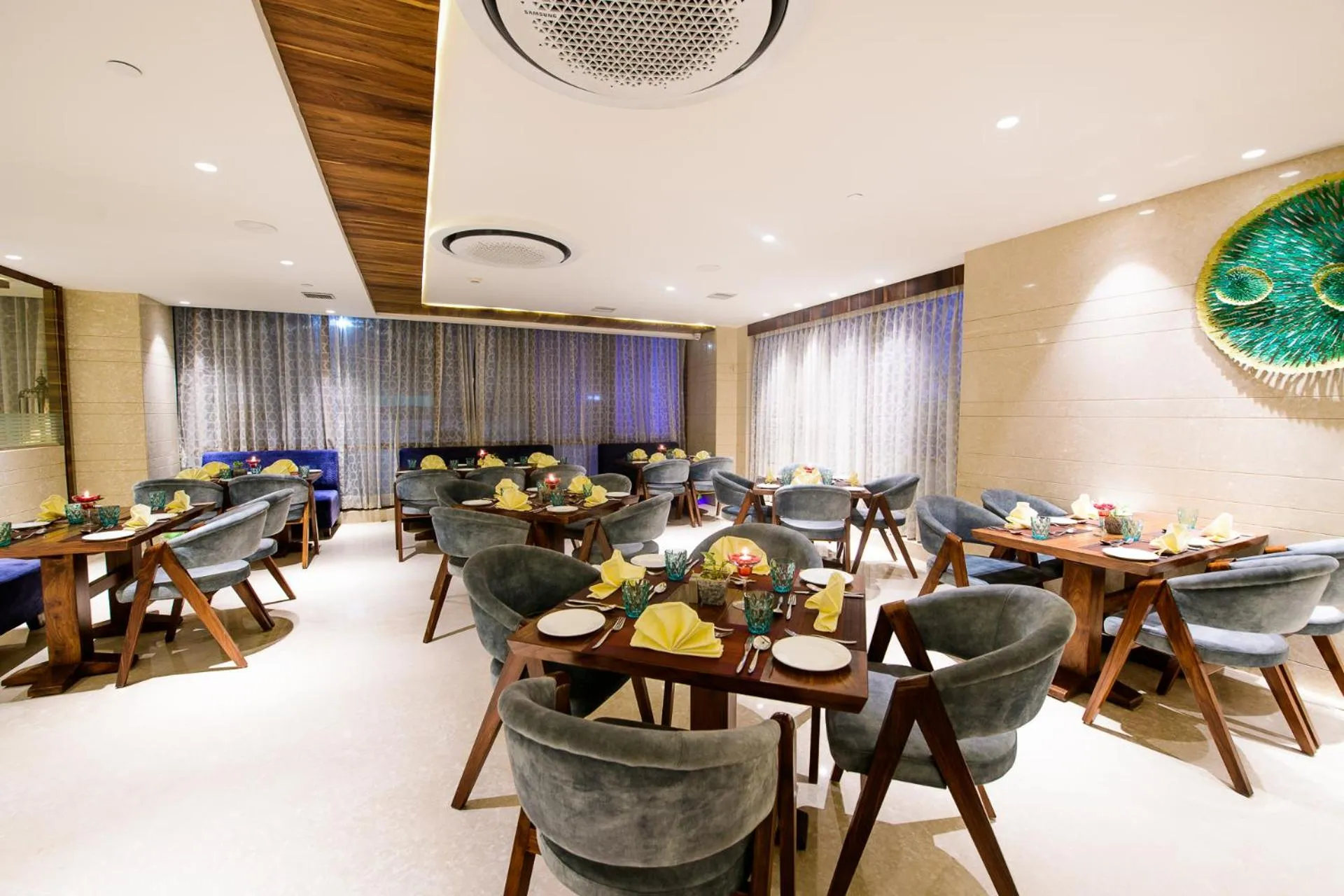 Restaurant/places to eat in Best Western La Vista Pathankot