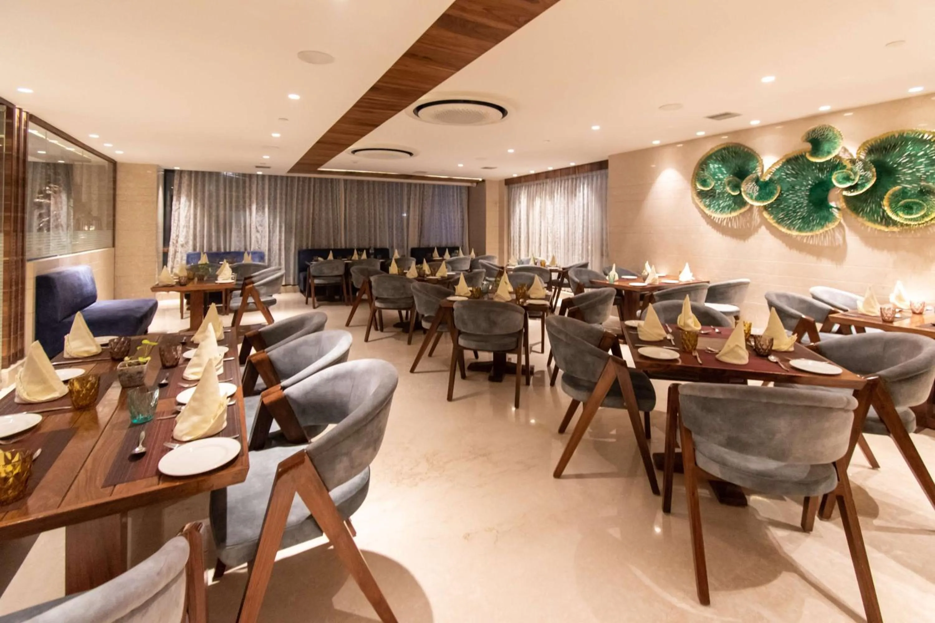 Restaurant/places to eat in Best Western La Vista Pathankot