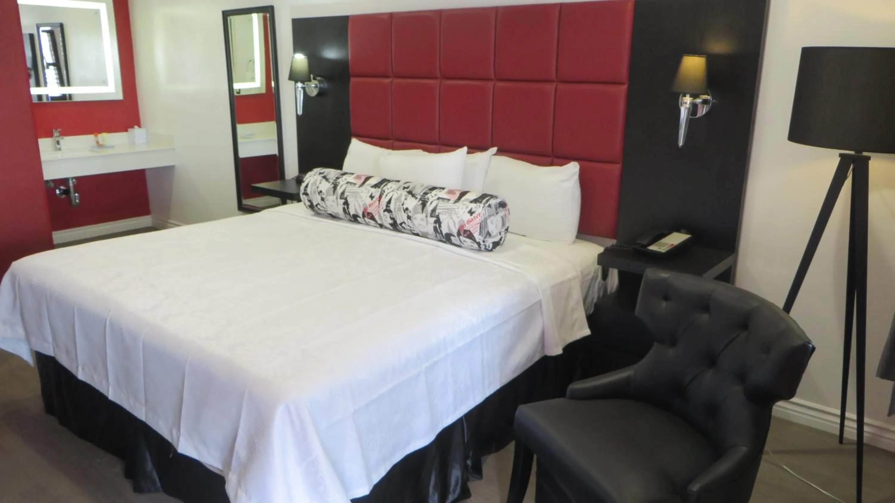 Bed in Legend Hotel Hollywood