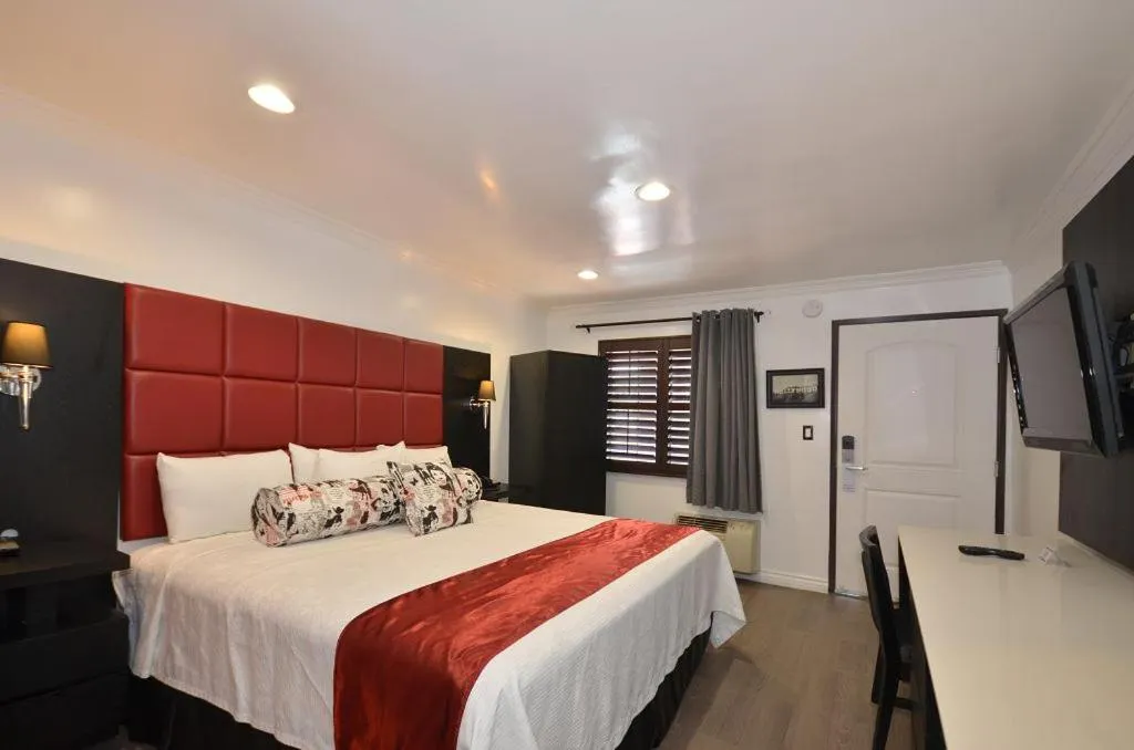 Bed in Legend Hotel Hollywood