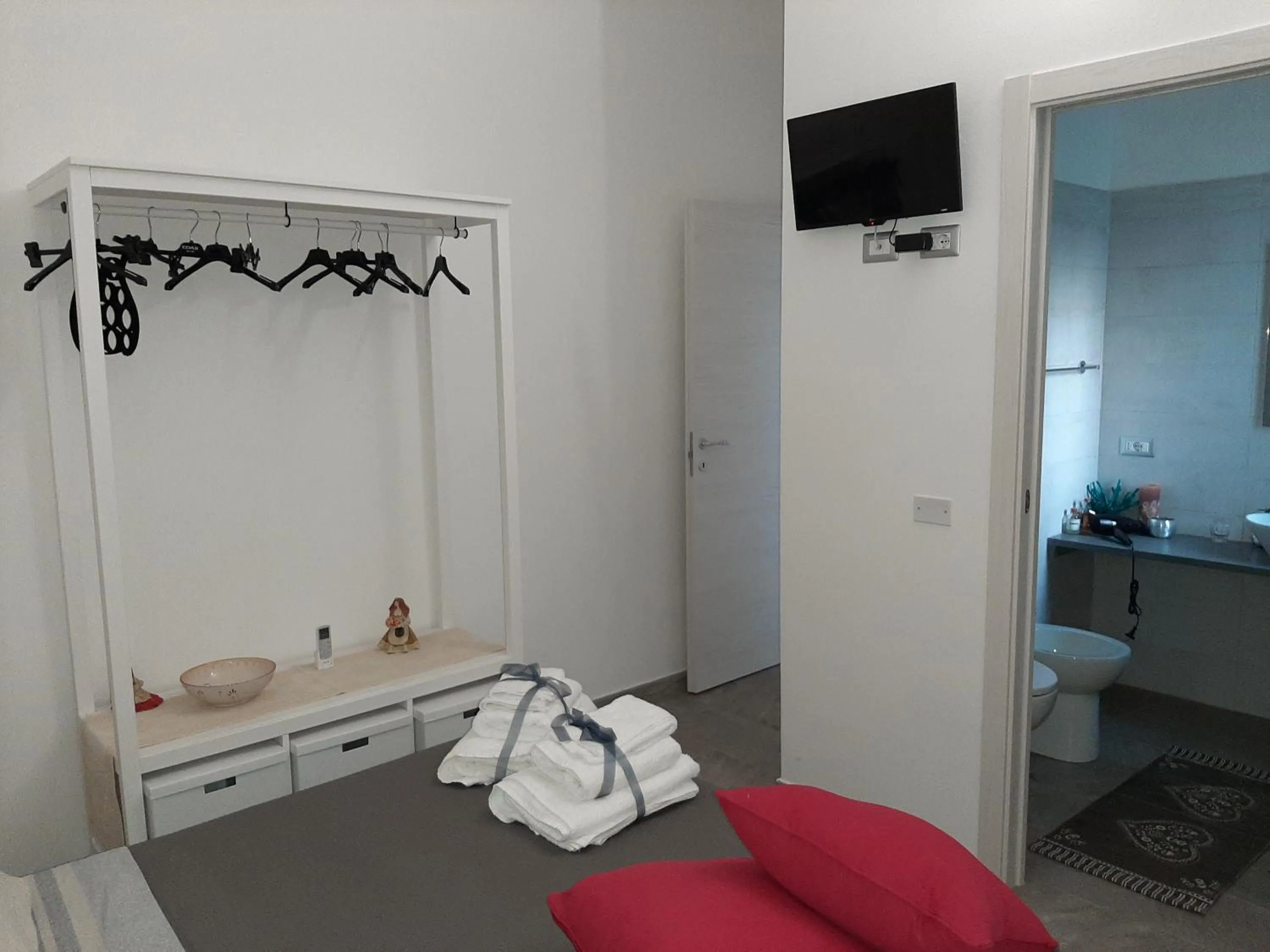 TV and multimedia in Borgo Marinaro La Medusa Arbatax - camera matrimoniale con bagno privato-
