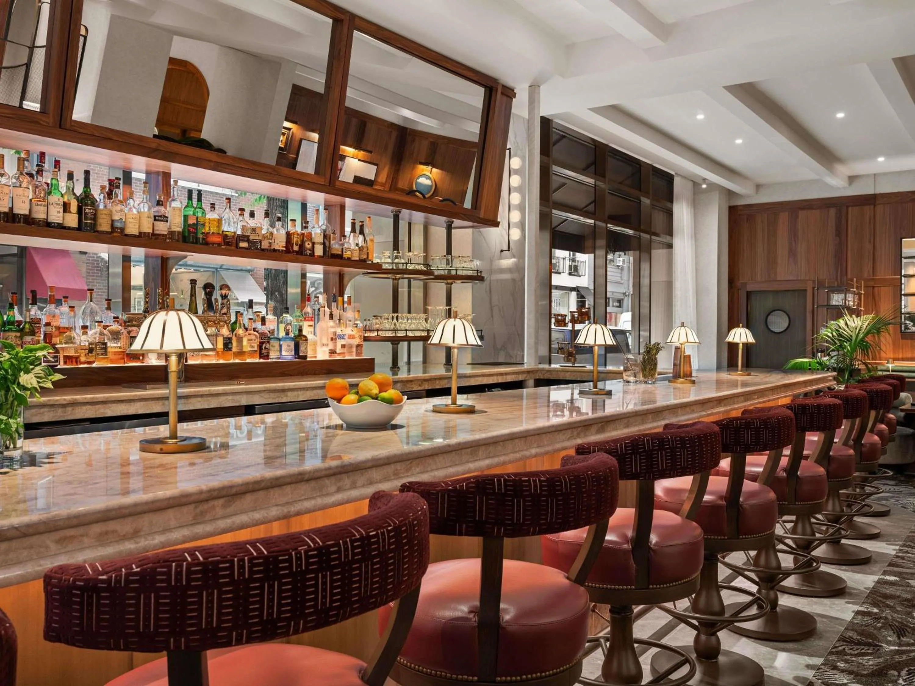 Lounge or bar in Sofitel Philadelphia at Rittenhouse Square
