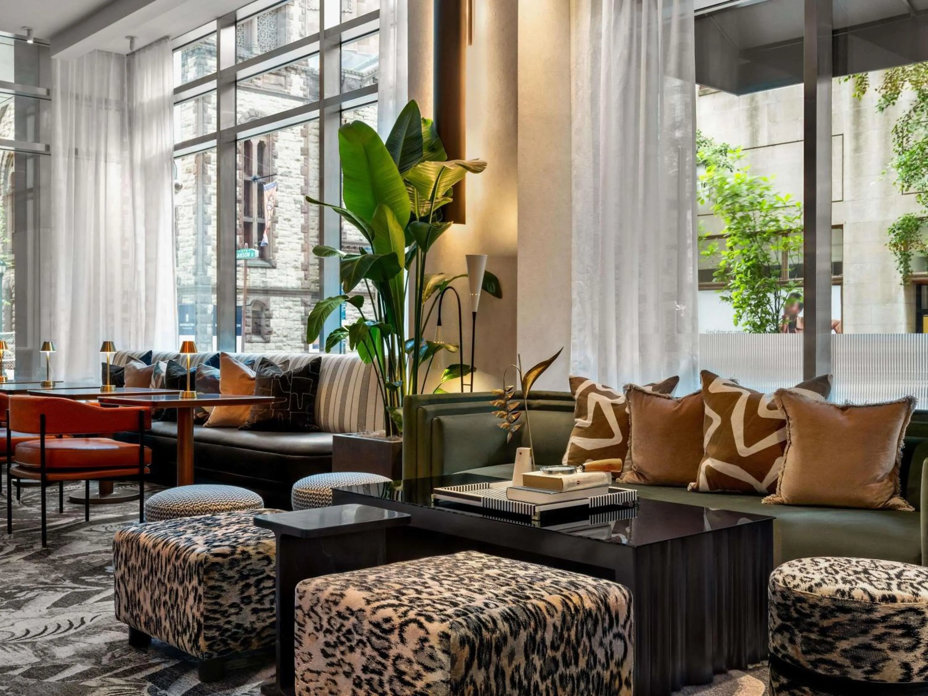 Lounge or bar in Sofitel Philadelphia at Rittenhouse Square