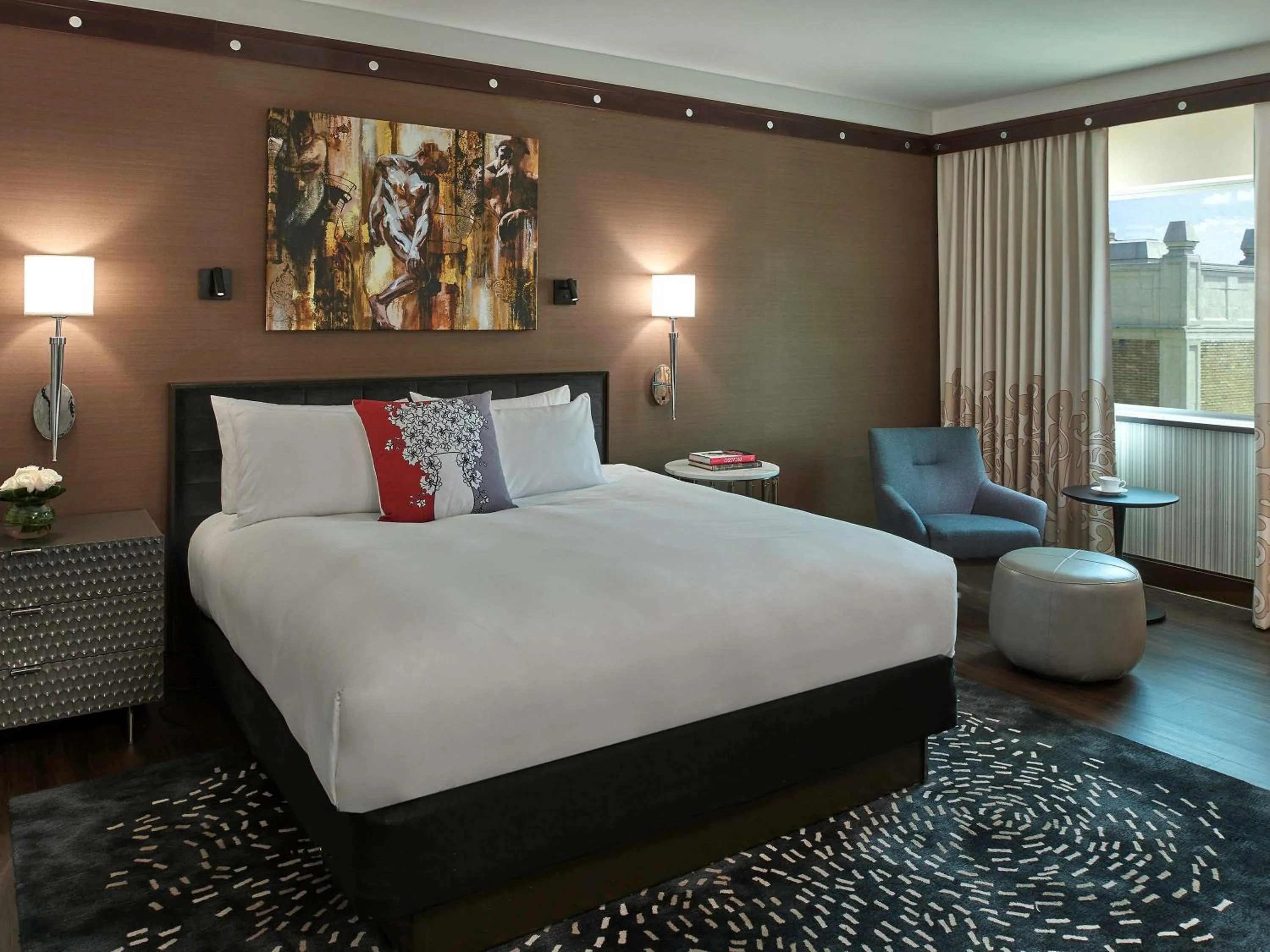 Luxury King Room with Roll-In Shower - Mobility Accessible/High Floor in Sofitel Philadelphia at Rittenhouse Square