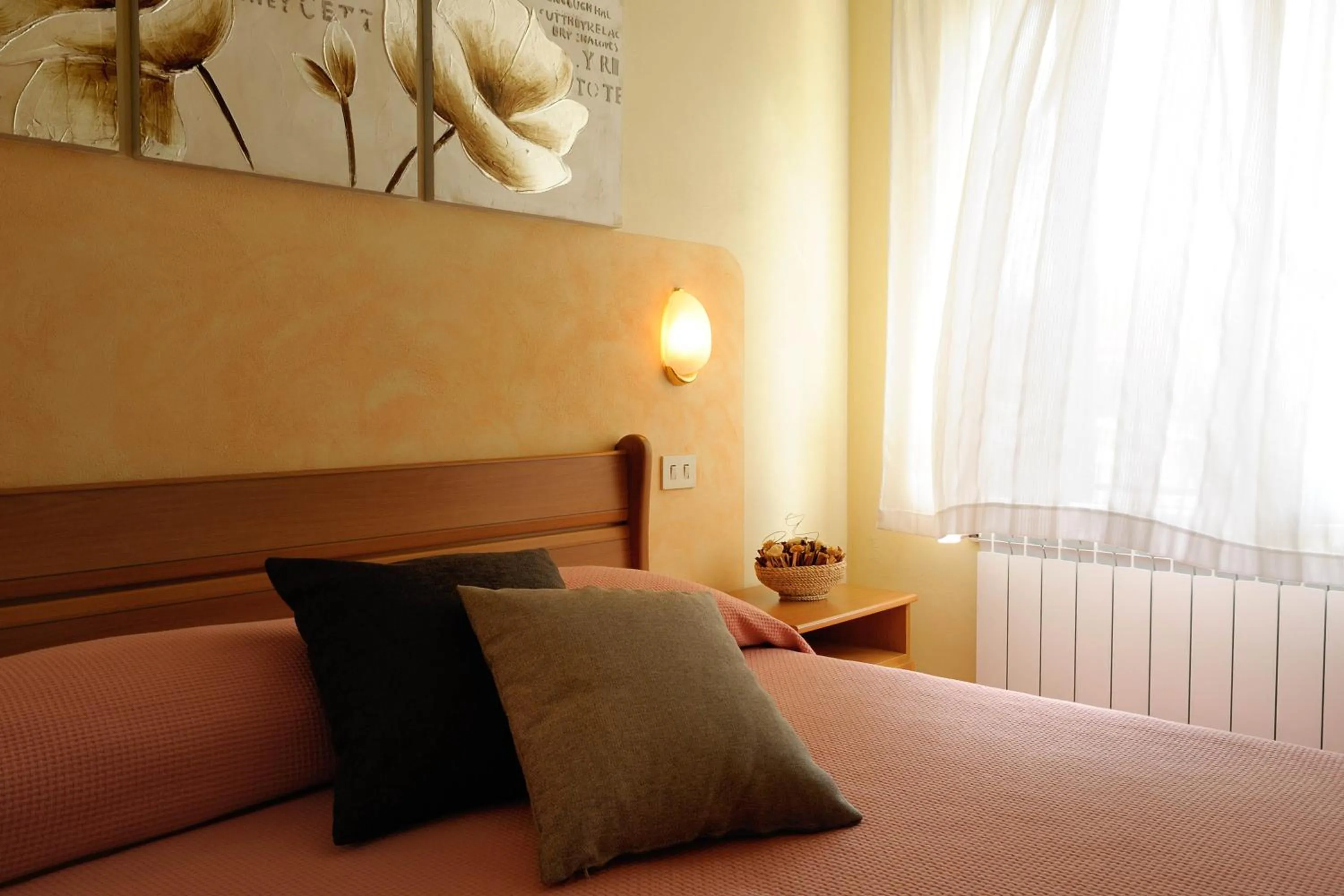 Decorative detail in Le Rondini