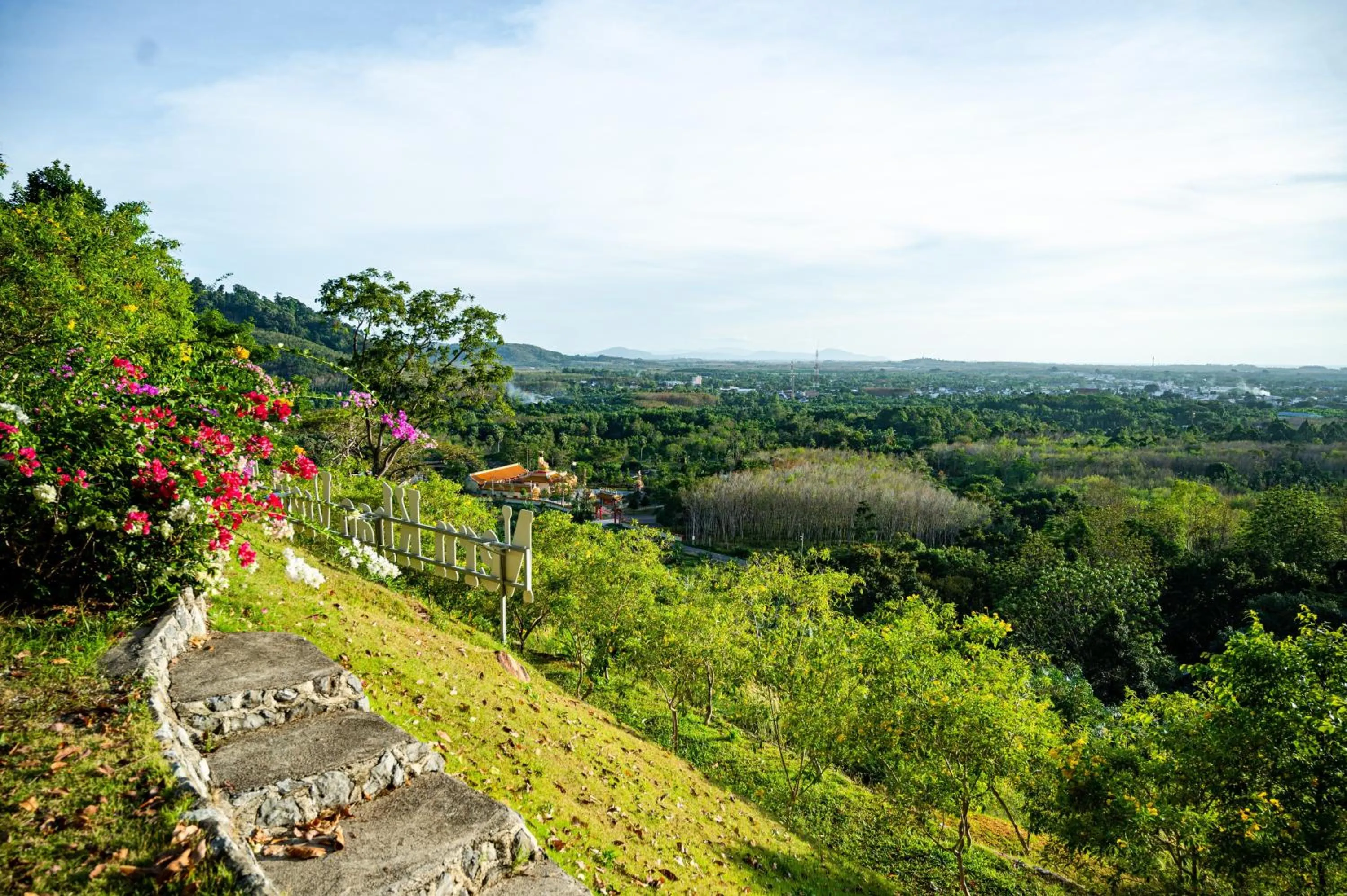 Nearby landmark in Rnana Grand