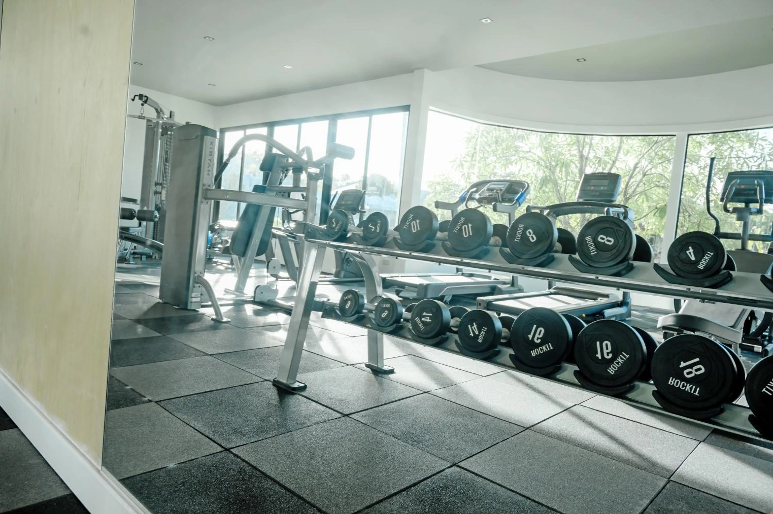 Fitness centre/facilities in Rnana Grand