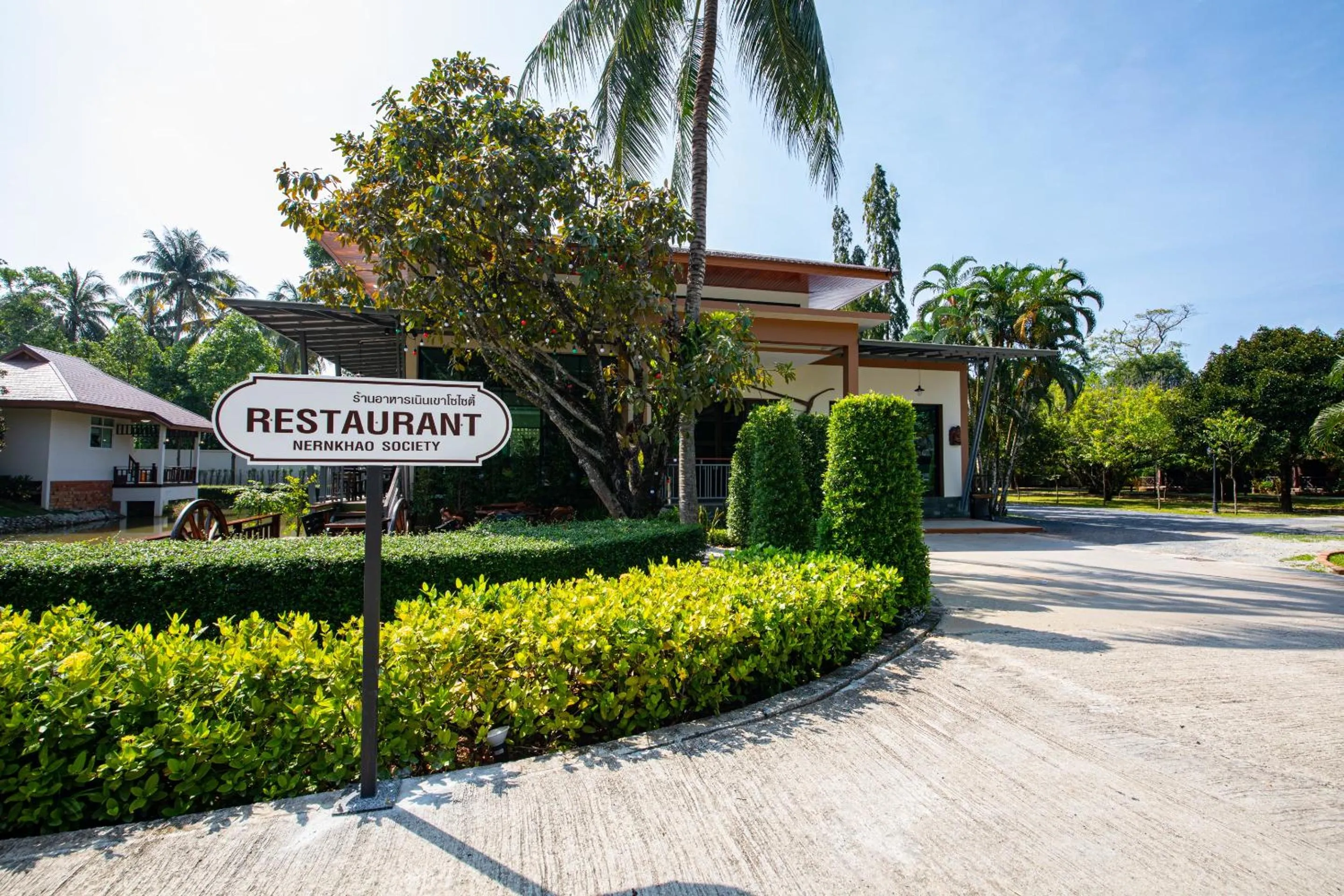 Facade/entrance in Rnana Grand